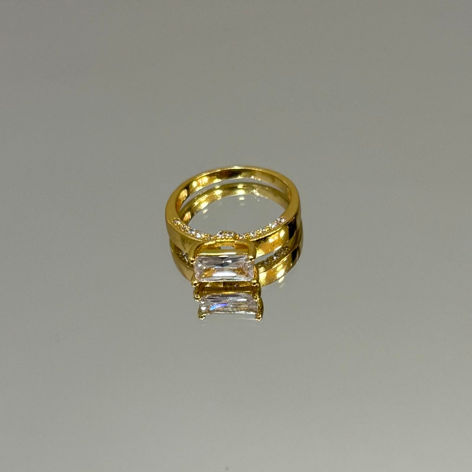 Anel solitário retangular folheado a ouro 18K