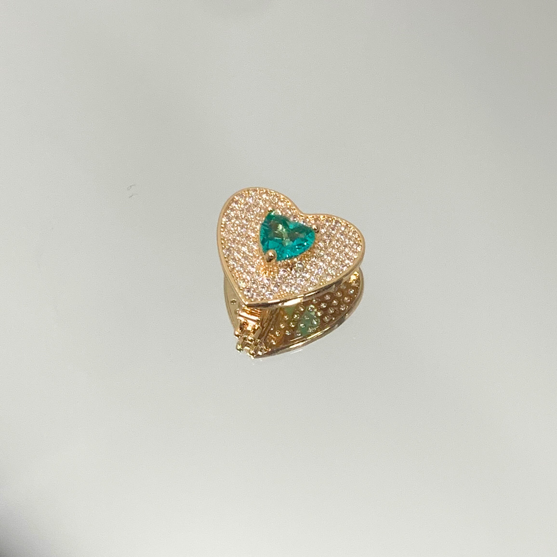 Pingente Charm Coração Esmeralda folheado a ouro 18K