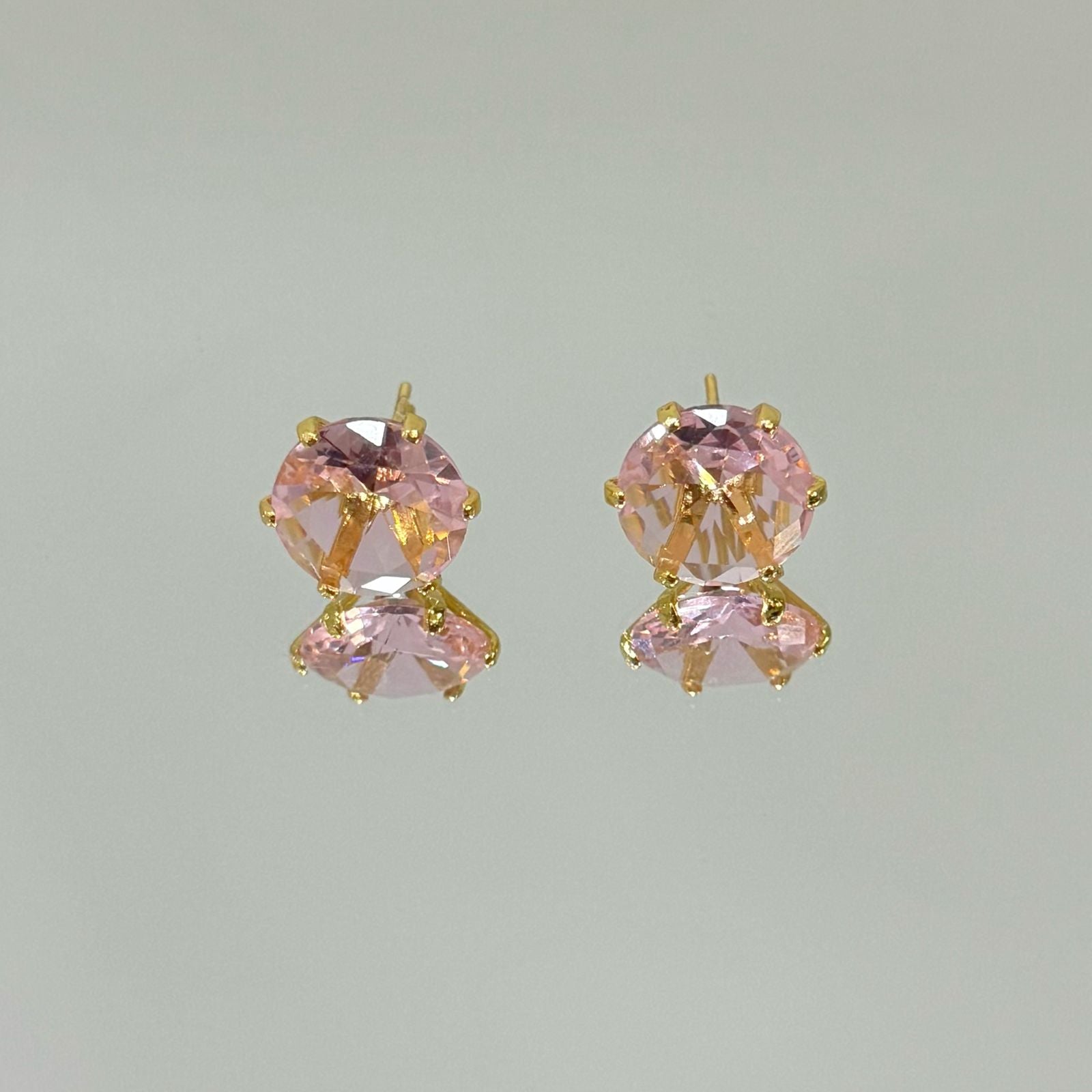 Brinco Ponto quartzo rosa folheado a ouro 18K
