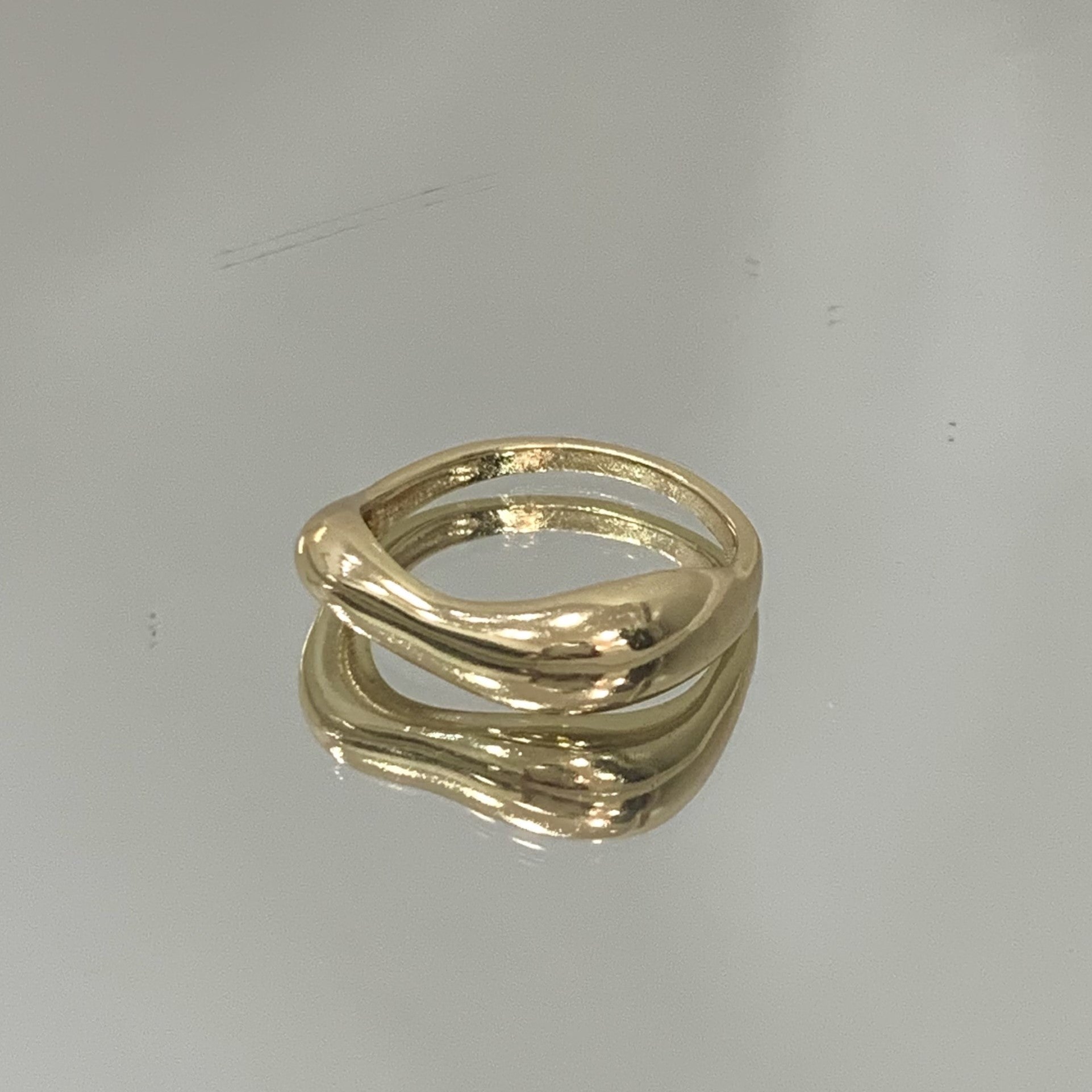 Anel Onda orgânica folheado a ouro 18K