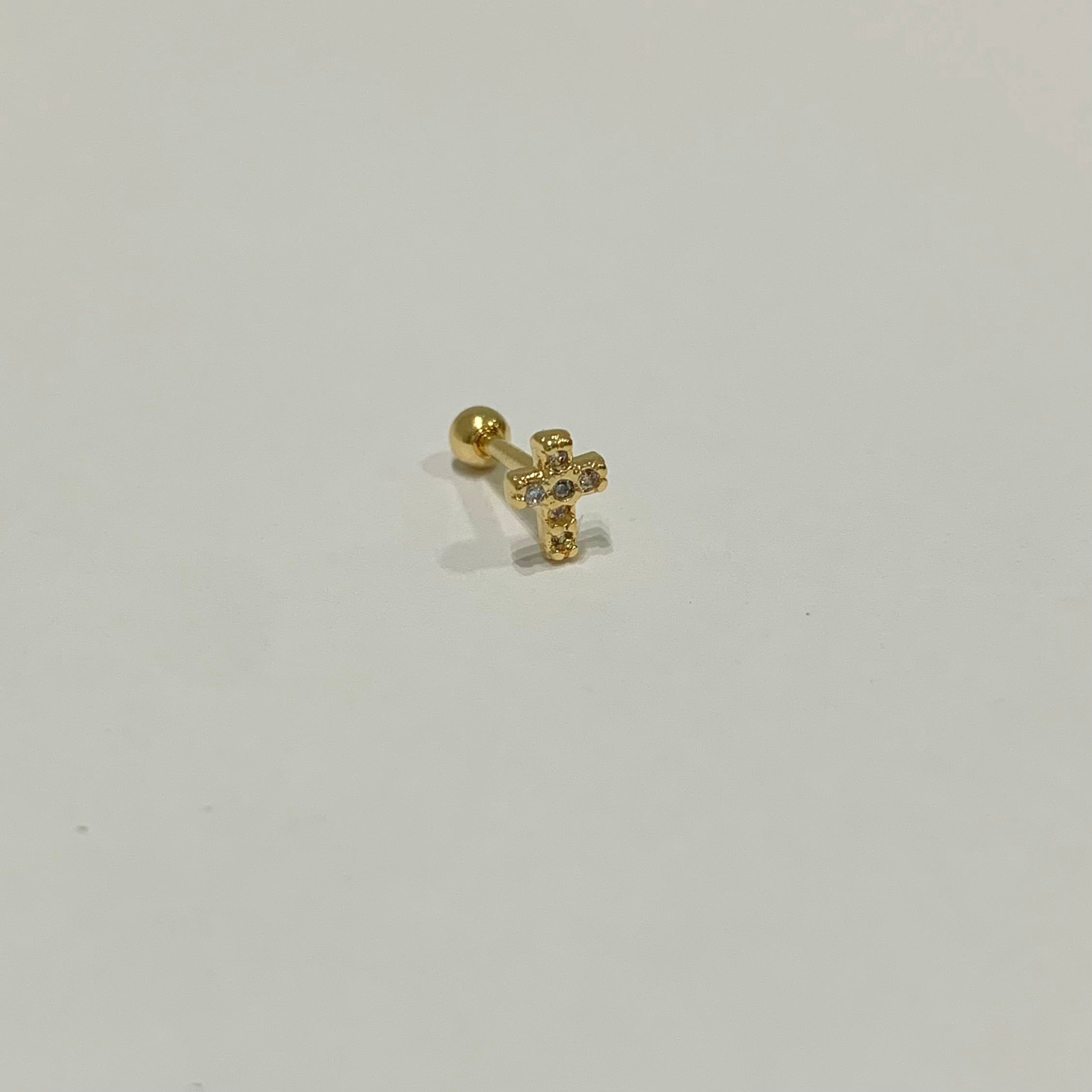 Piercing de furo cruz cravejada folheado a ouro 18k