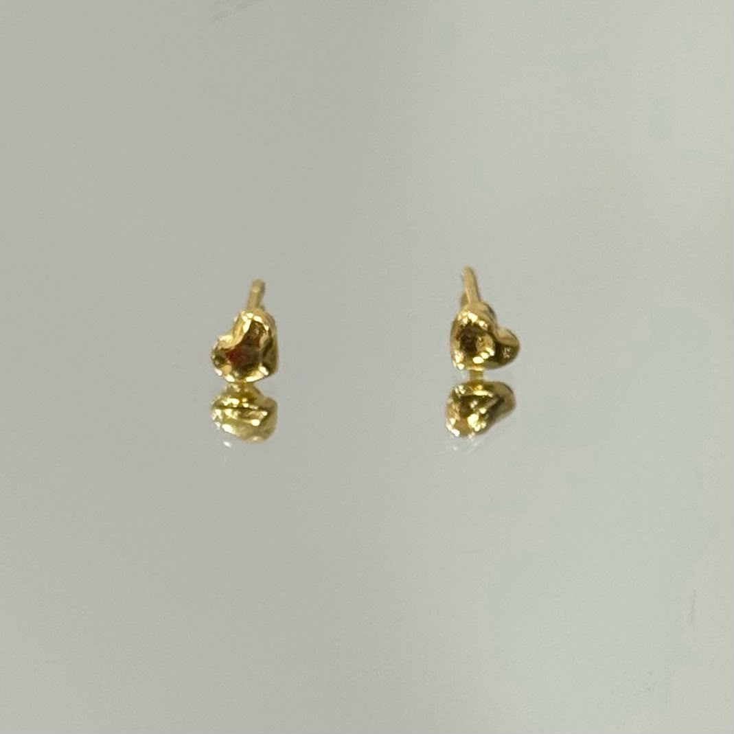 Brinco Coraçãozinho tx baby folheado a ouro 18K
