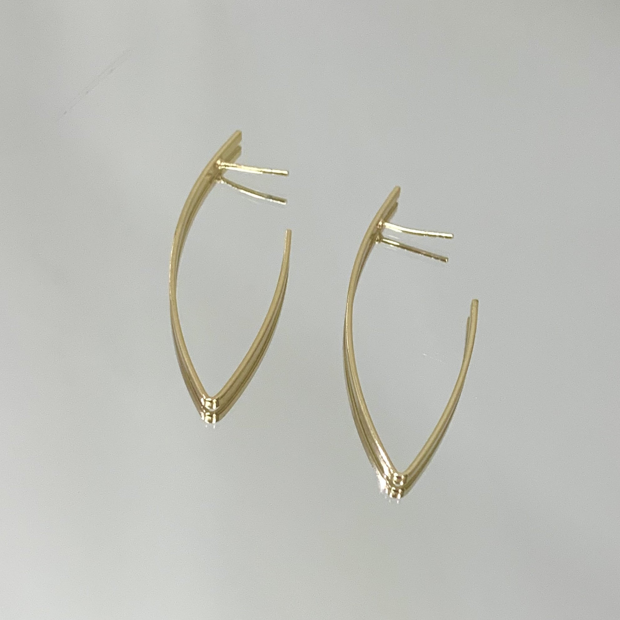 Brinco Argola Elíptica folheado a ouro 18K
