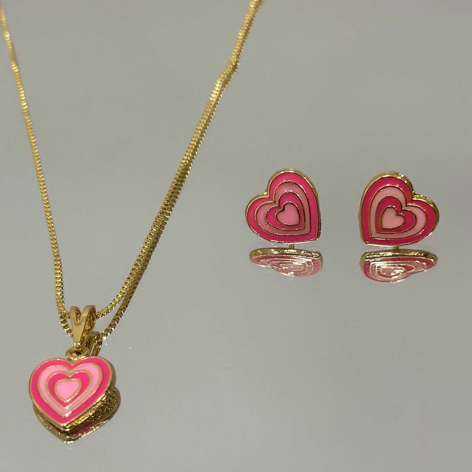 Conjunto Infantil Coração rosa em resina folheado a ouro 18K