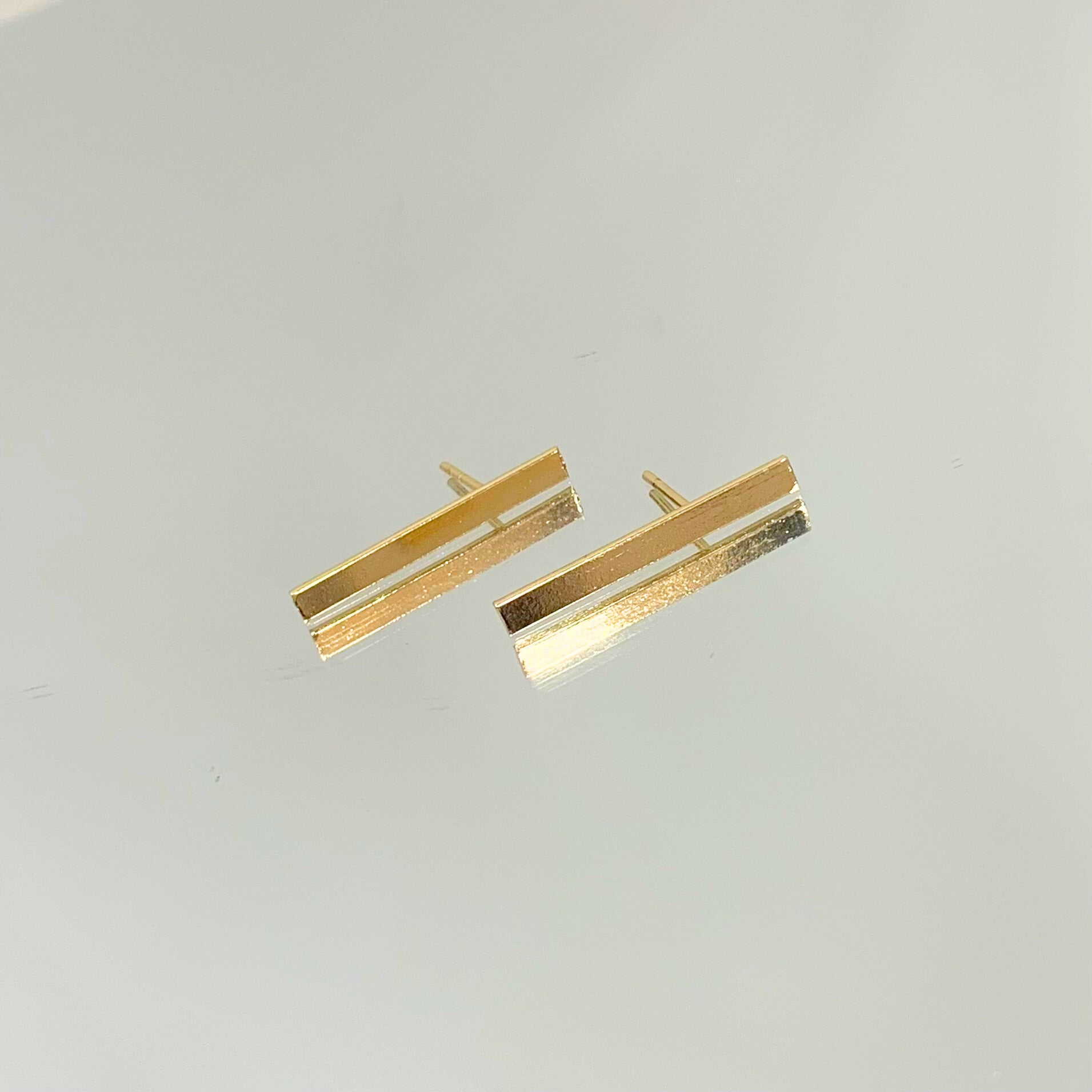 Brinco Reto folheado a ouro 18K