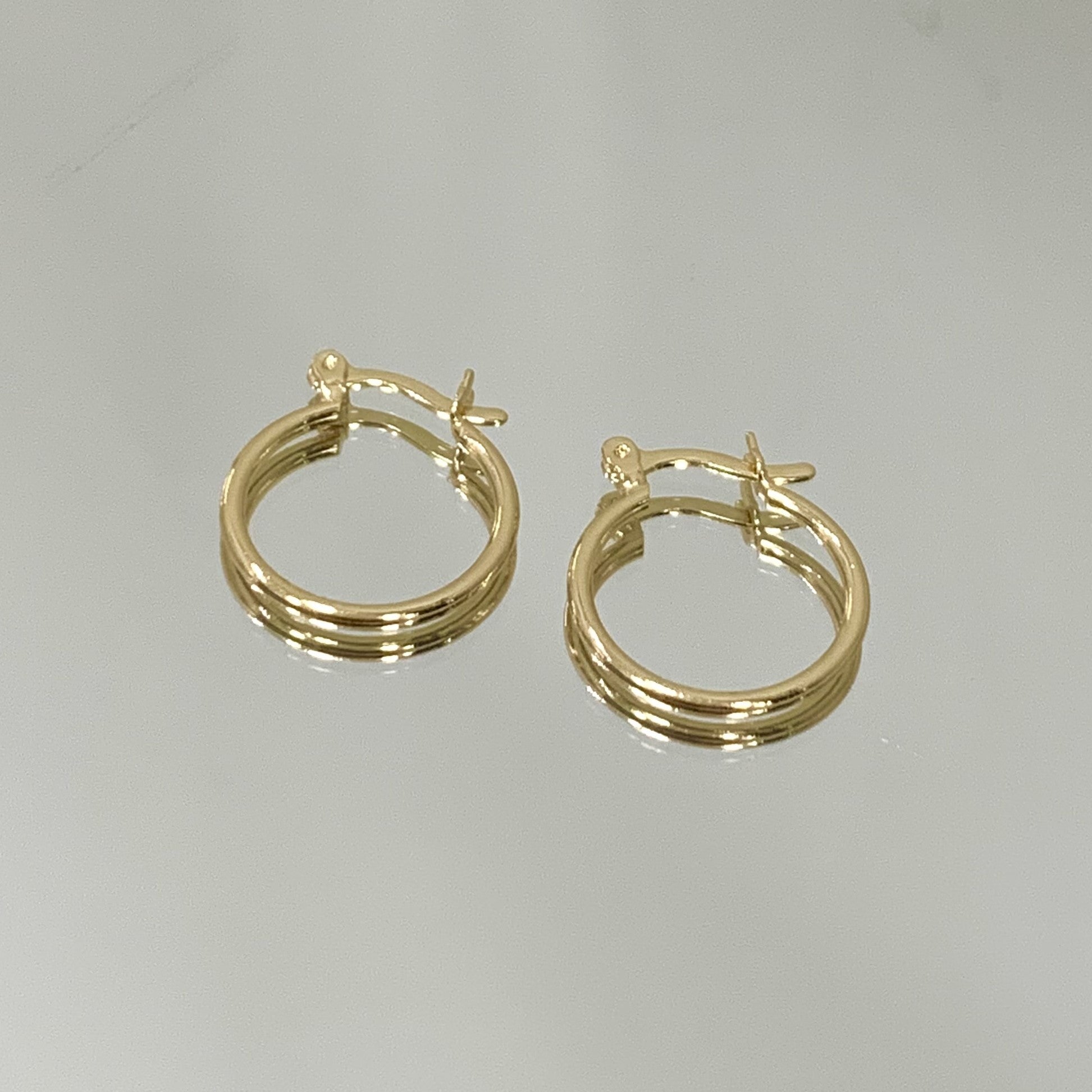Brinco Argola Fio Médio trava italiana folheado a ouro 18K