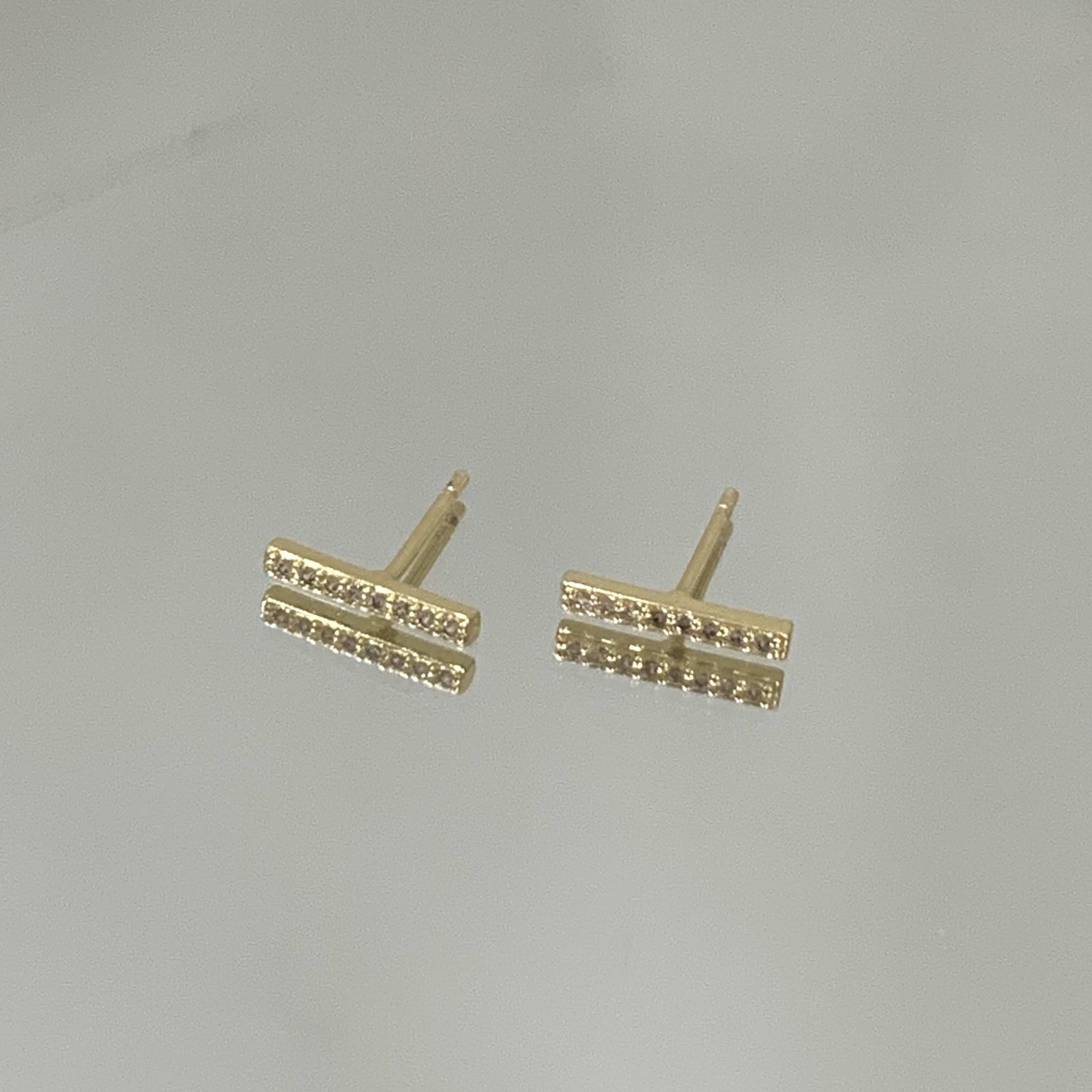 Brinco Palito P cravejado folheado a ouro 18K