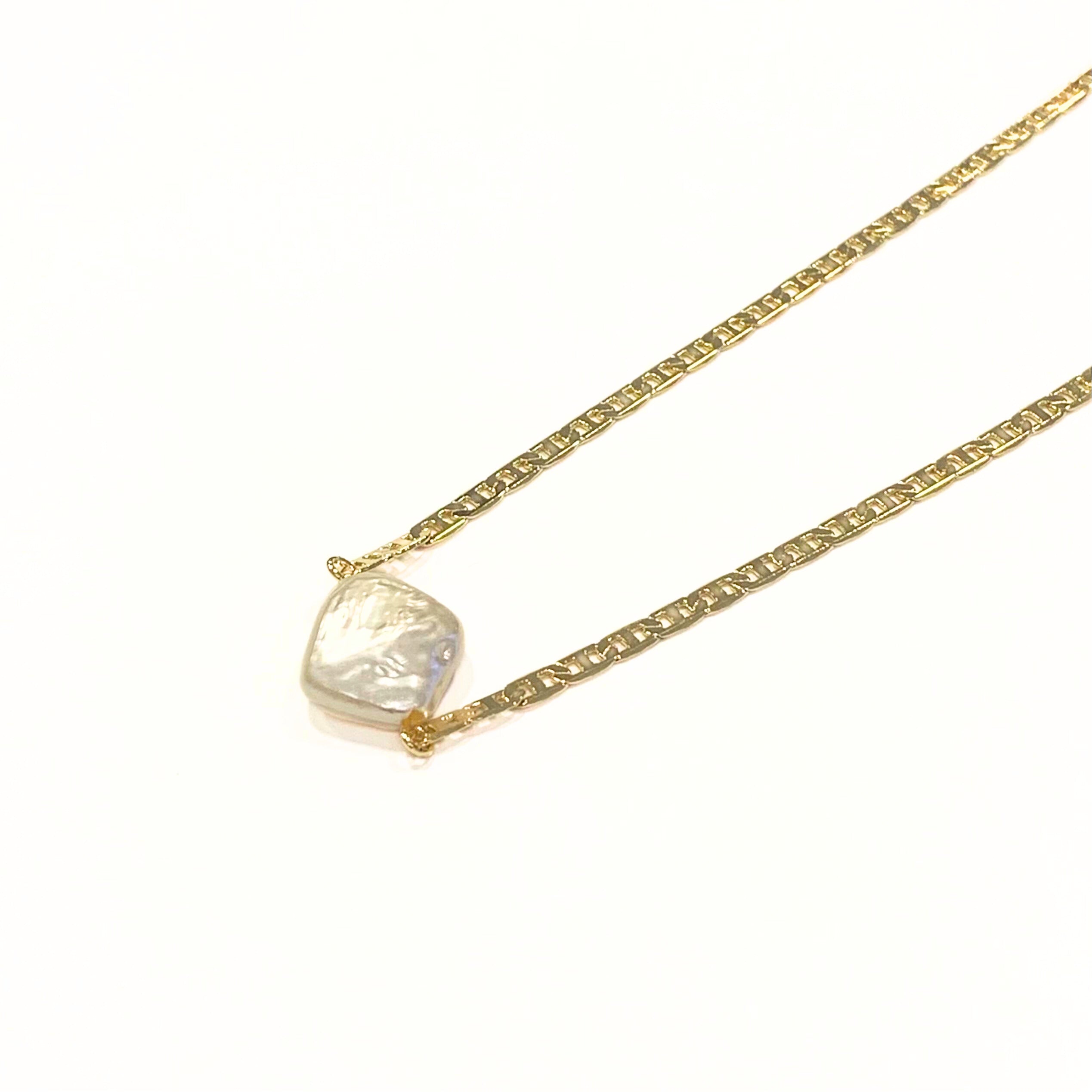 Choker Piastrine com pérola barroca folheada a ouro 18K