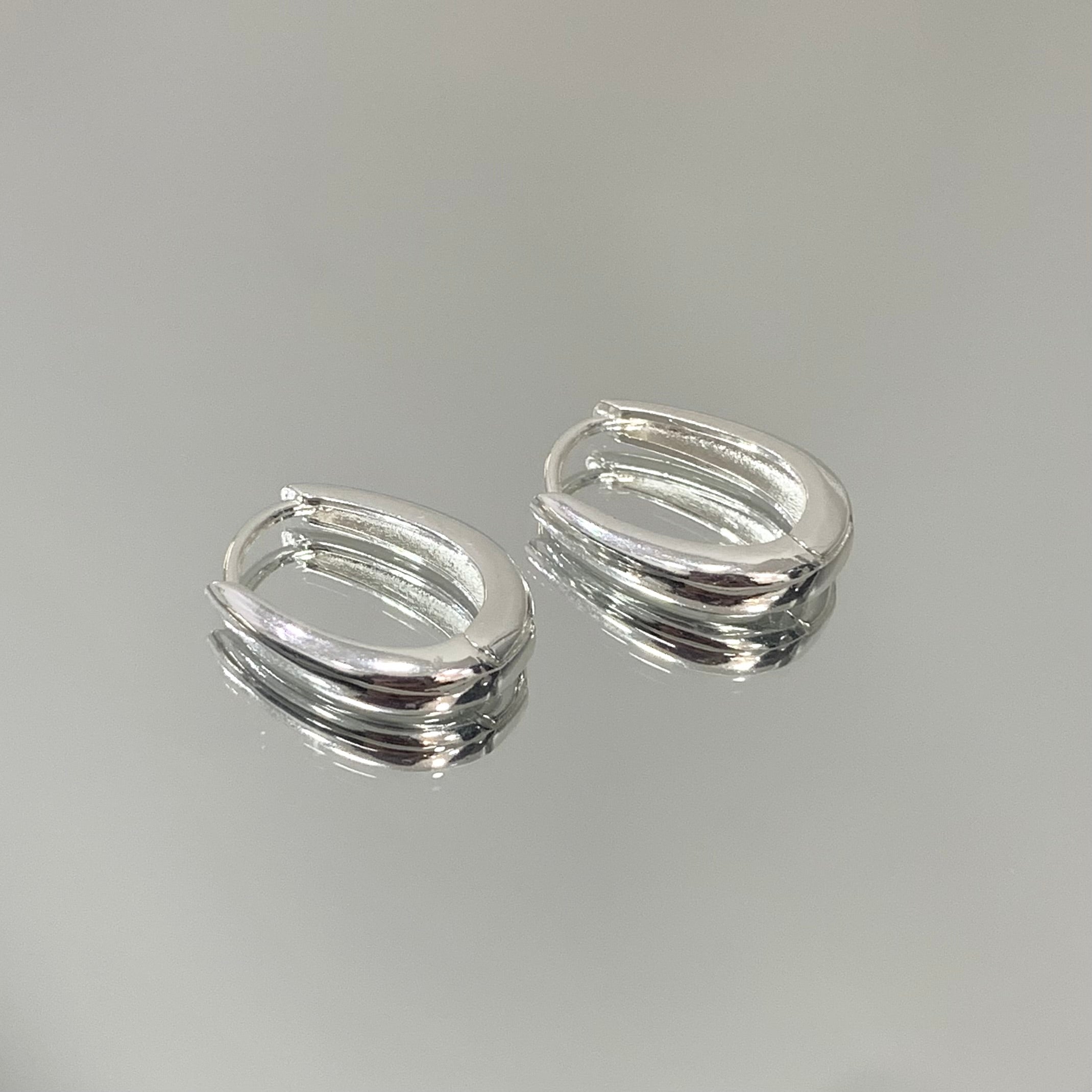 Brinco Argola Oval Click folheado a prata