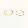 Brinco Argola Media em fio folheada a ouro 18K