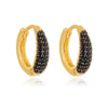 Argola cravejada de zircônias negras folheado a ouro 18k