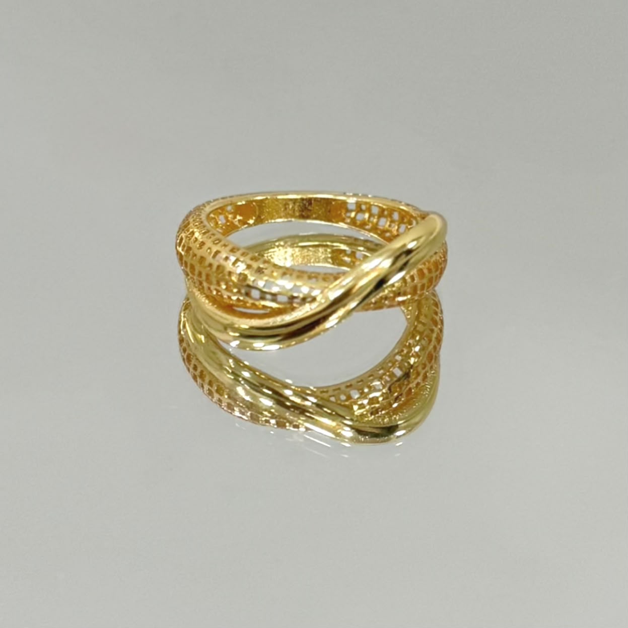 Anel Áustria folheado a ouro 18K
