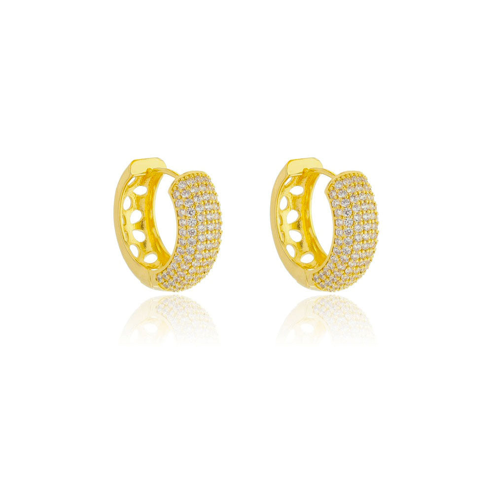 Brinco argola cravejada G folheado a ouro 18k