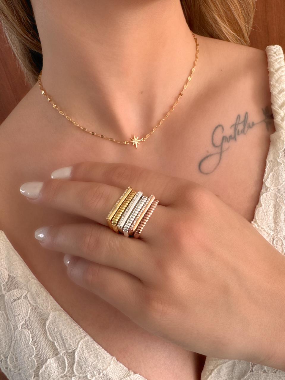 Anel Suíça folheado a ouro 18K