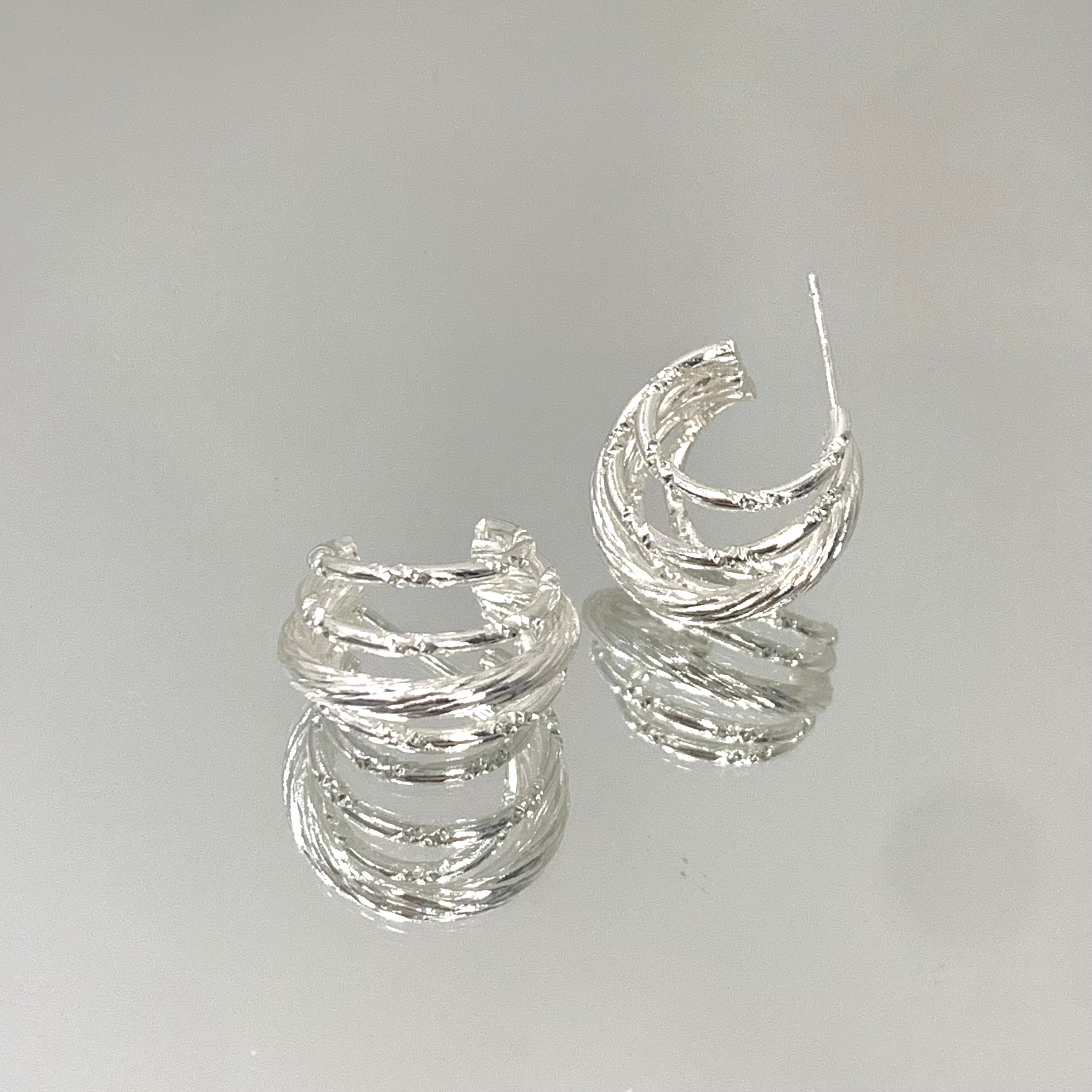 Brinco argola 5 aros folheada a prata