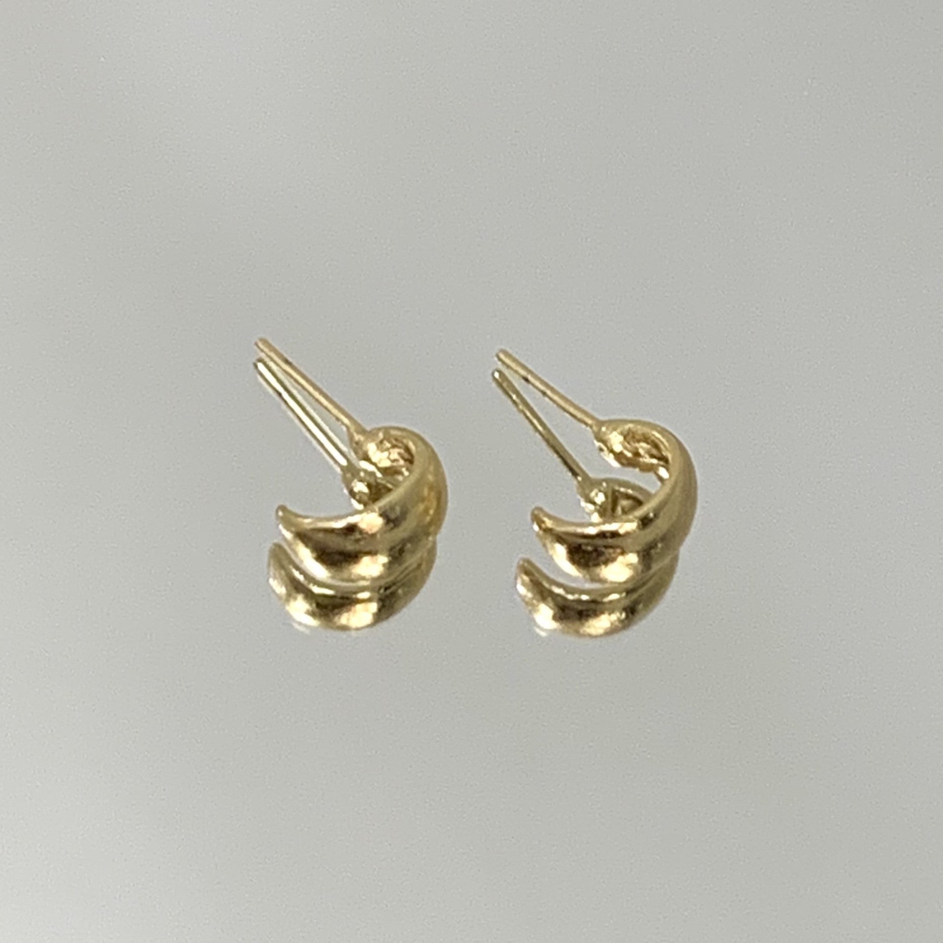 Brinco Meia Argolinha abaulada folheada a ouro 18K