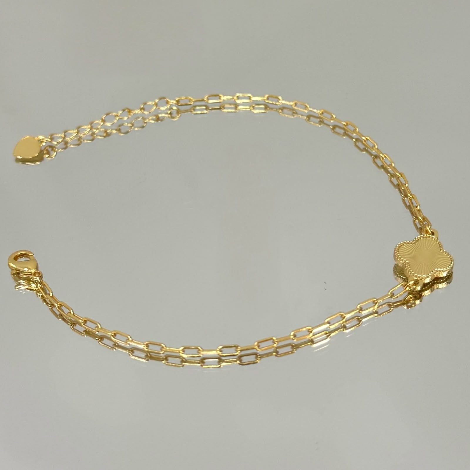 Pulseira Elos com mini trevo folheada a ouro 18K