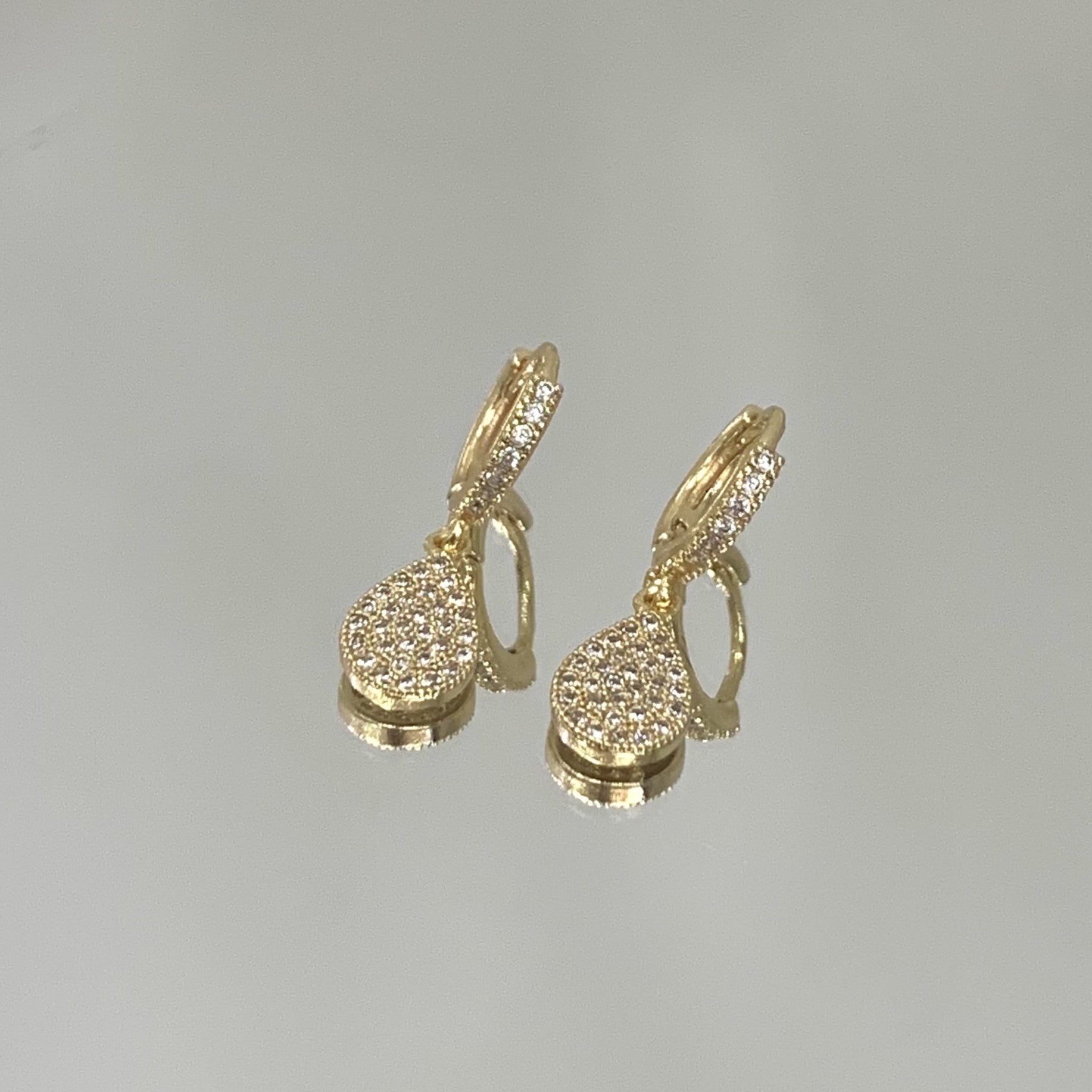 Brinco Argola Click Gota folheado a ouro 18K