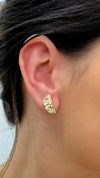 Brinco Meio Círculo  martelado folheado a ouro 18K