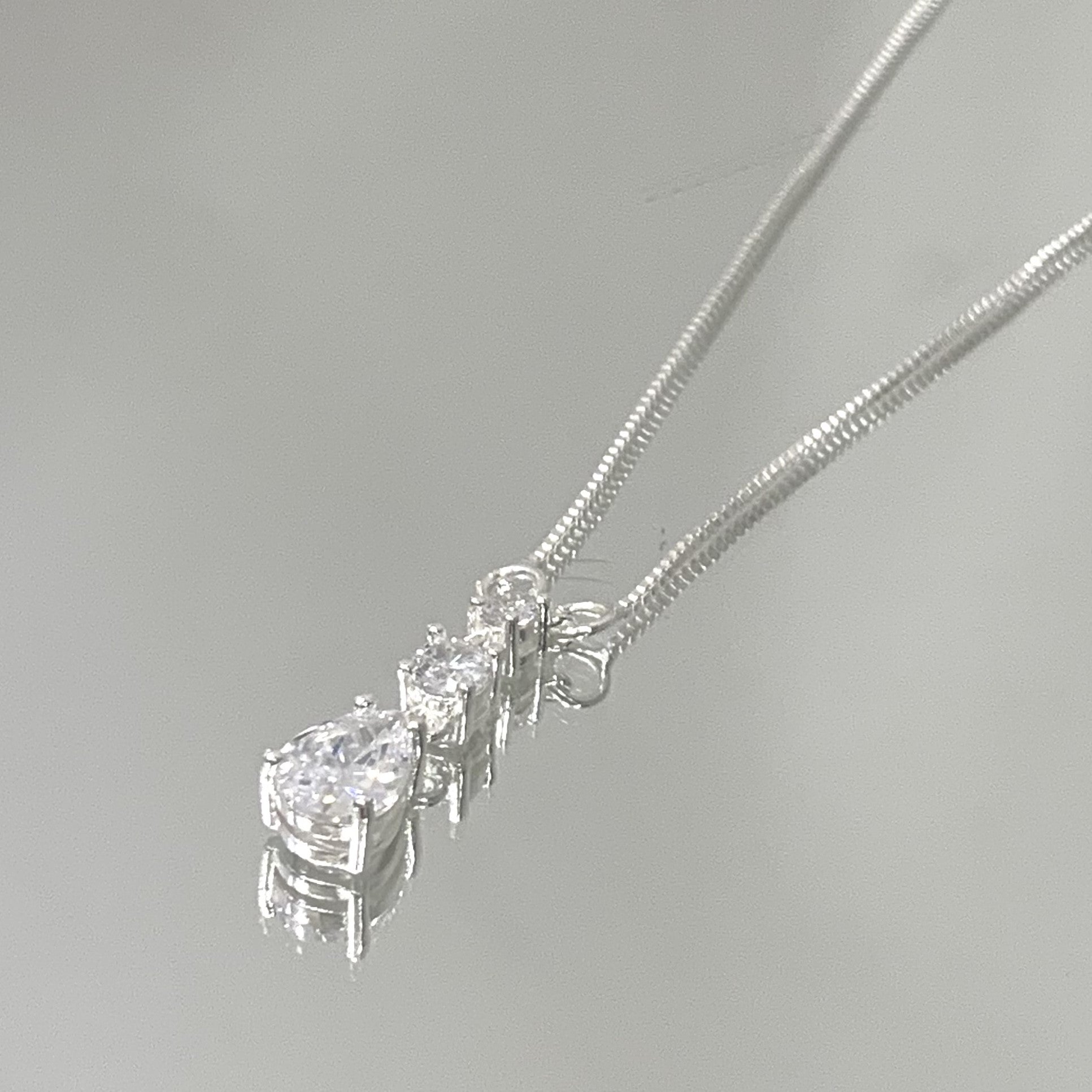 Colar Gota pendente folheado a prata