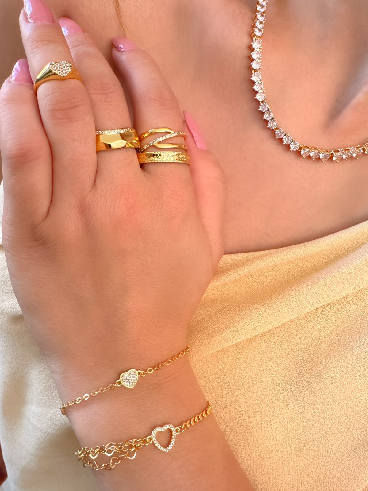 Pulseira Corações em elos e central folheada a ouro 18K