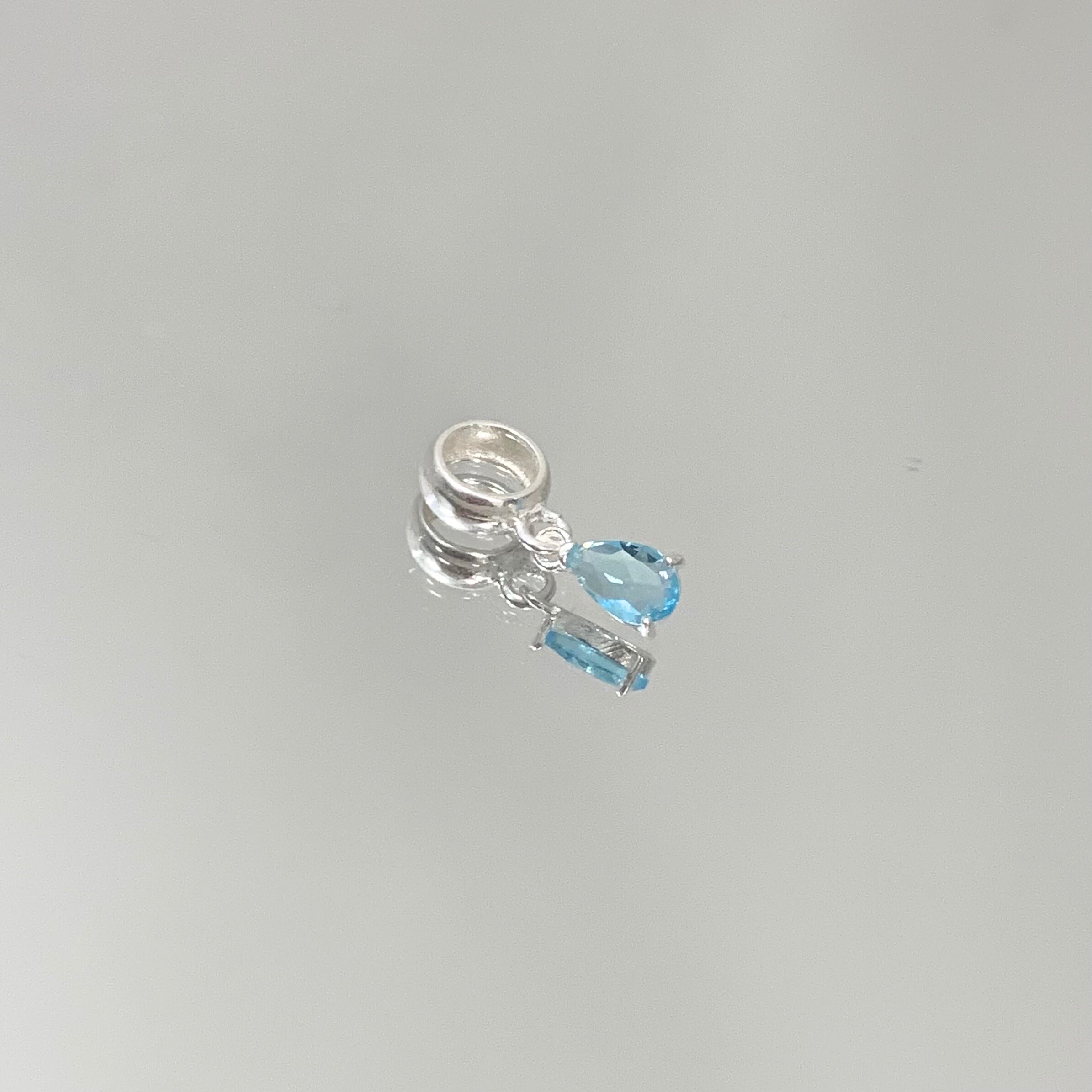 Berloque Gota Safira em prata 925