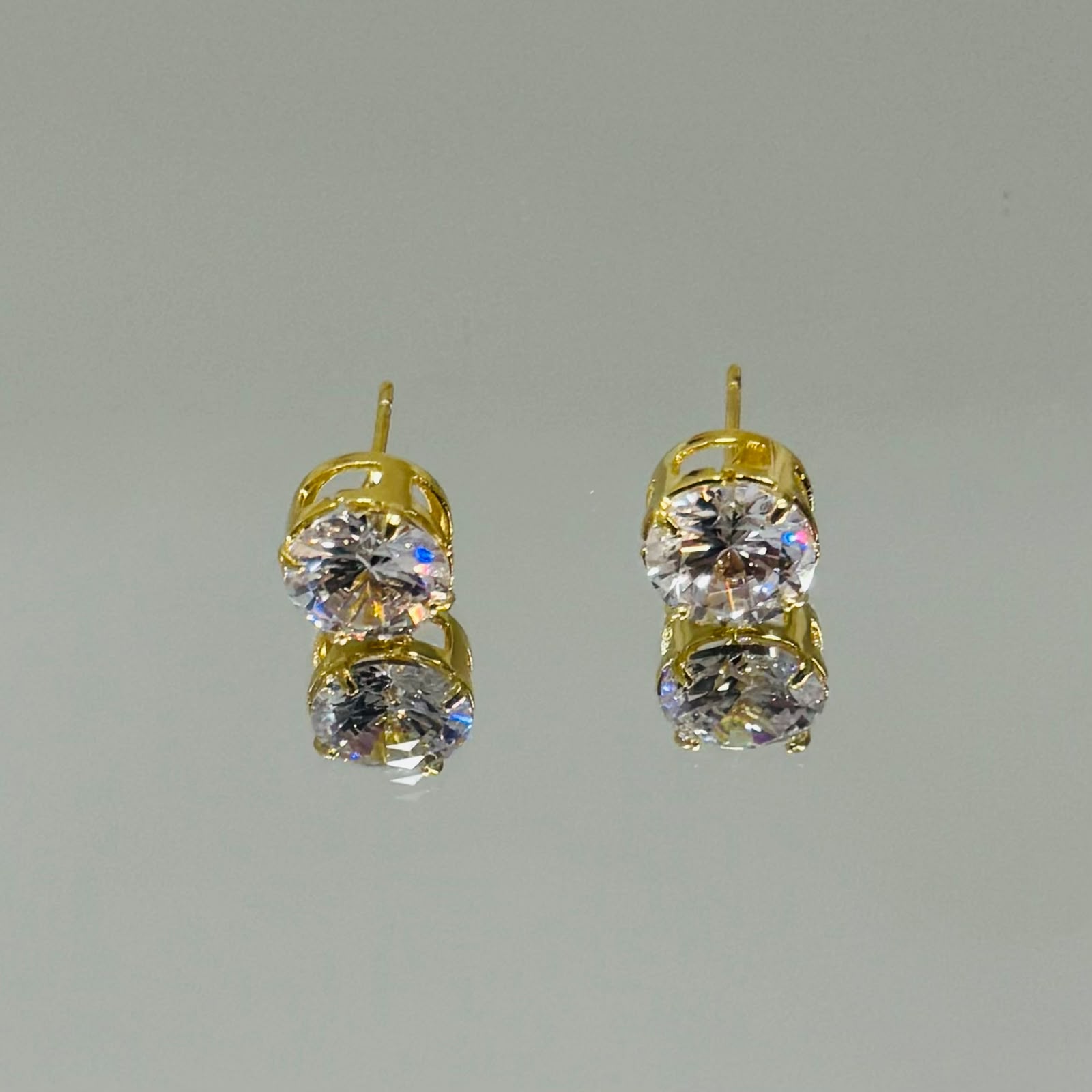 Brinco Ponto de luz 8mm folheado a ouro 18K
