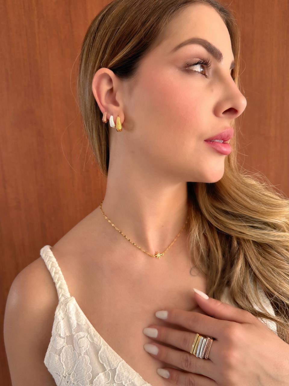 Colar Estrela Dalva folheado a ouro 18K