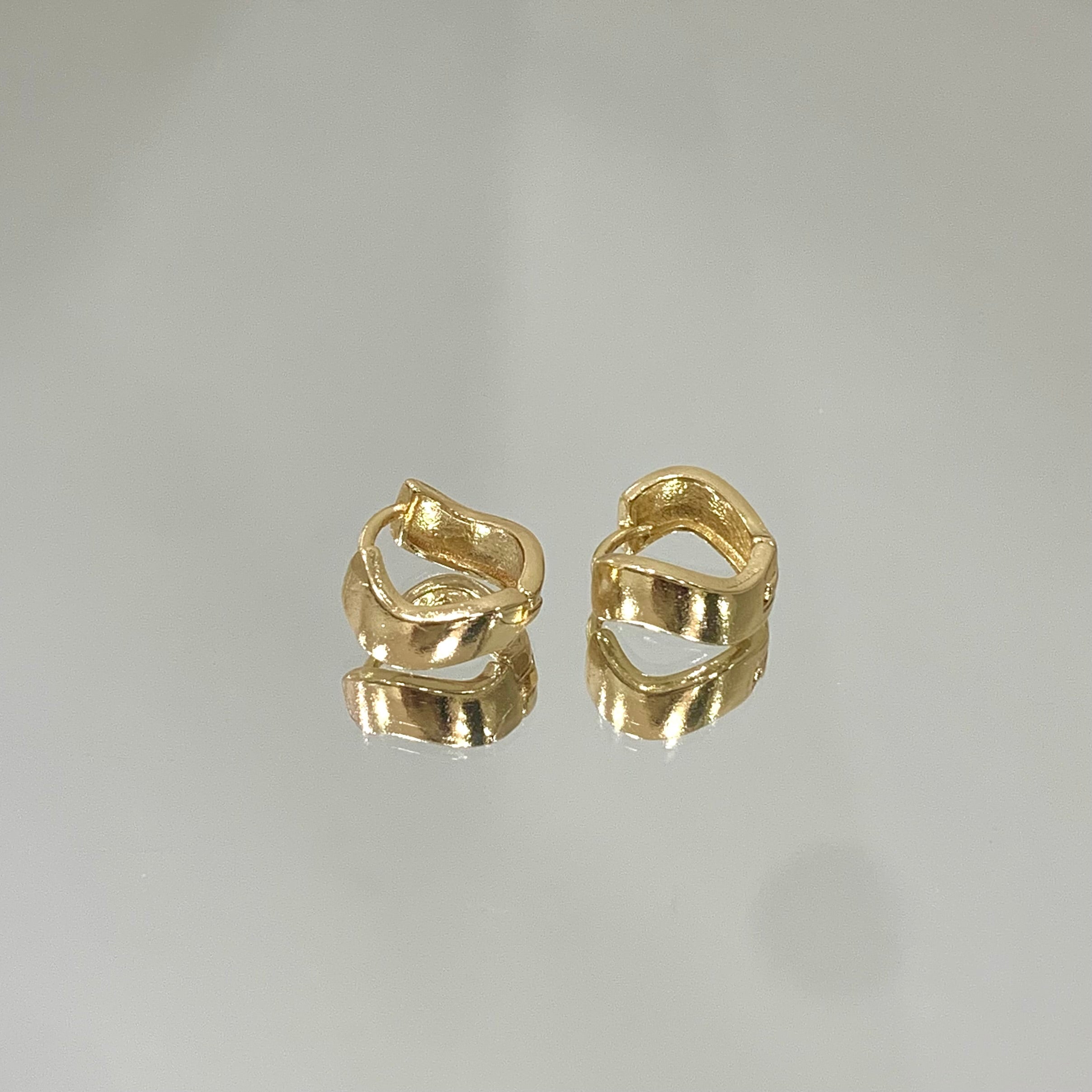 Brinco Argola wave lisa P folheado a ouro 18K