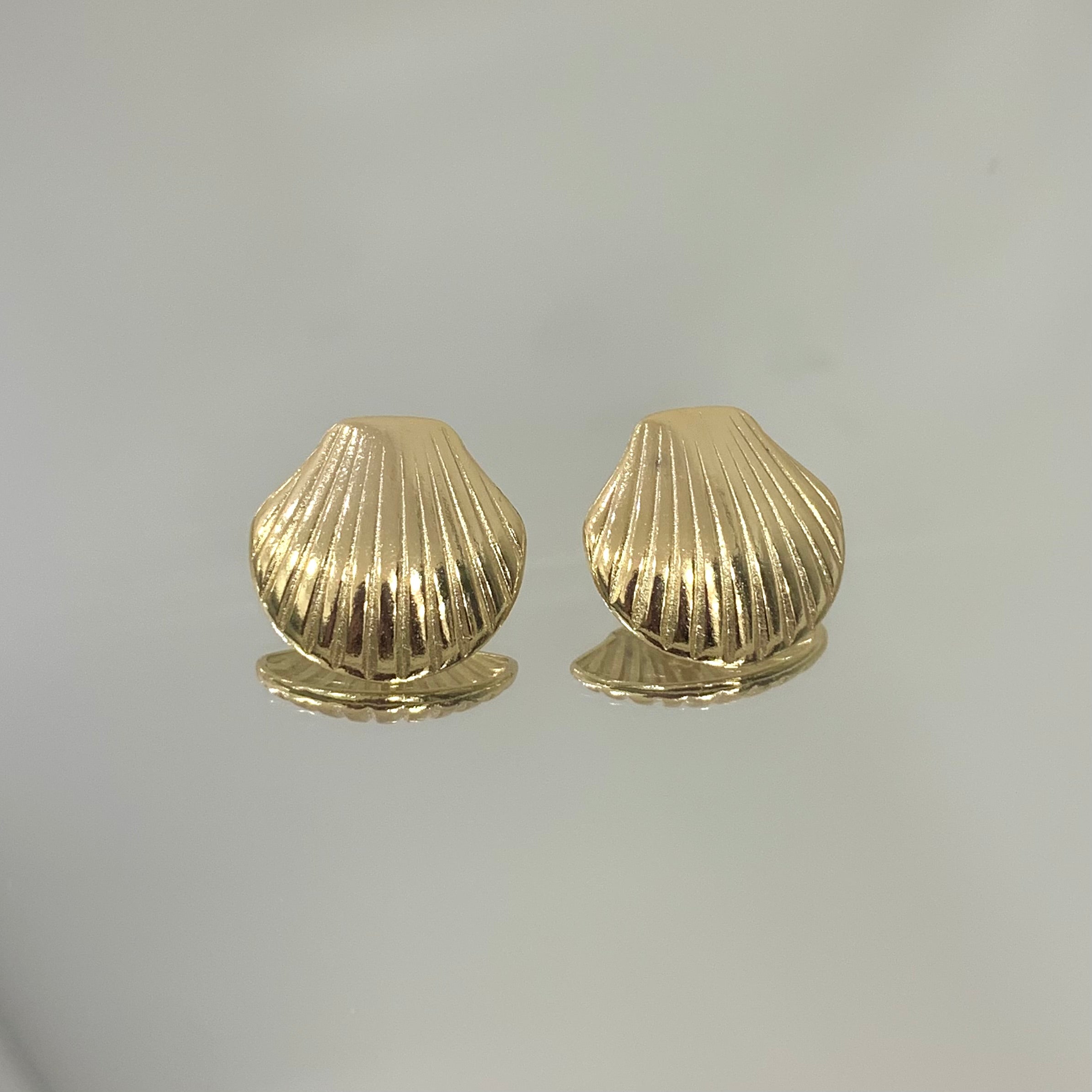 Brinco Concha folheado a ouro 18K