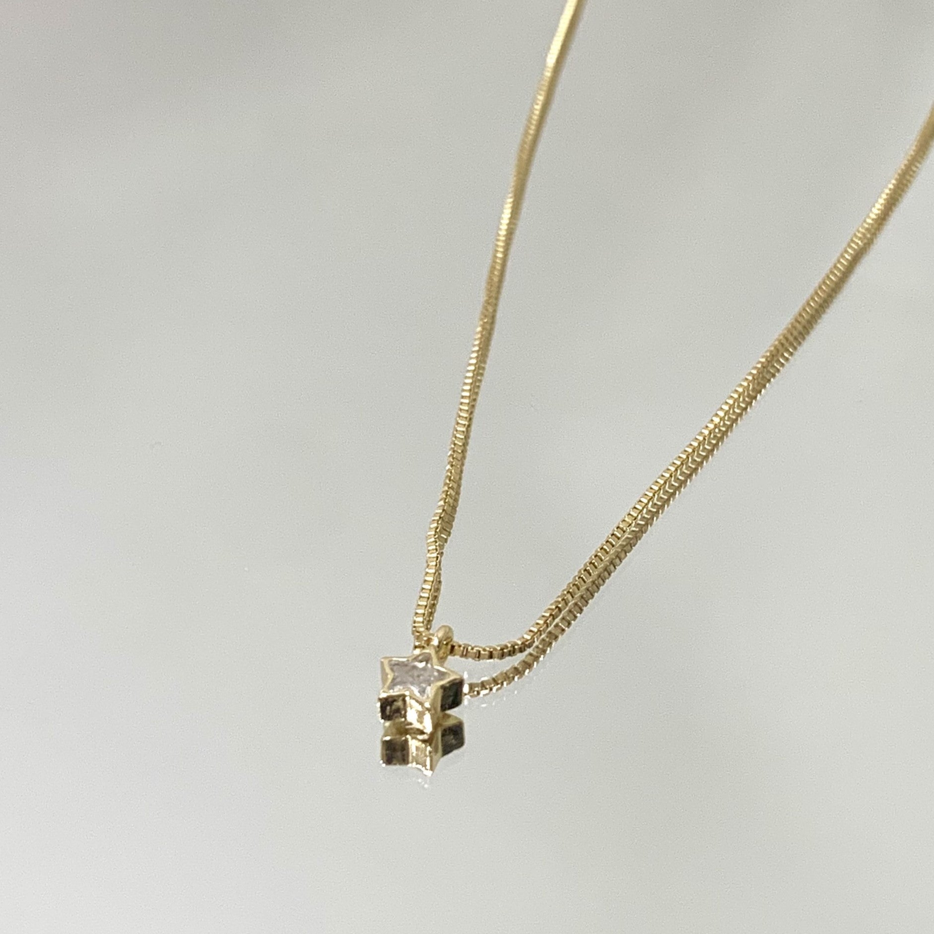 Colar ponto de luz estrela folheado a ouro 18K