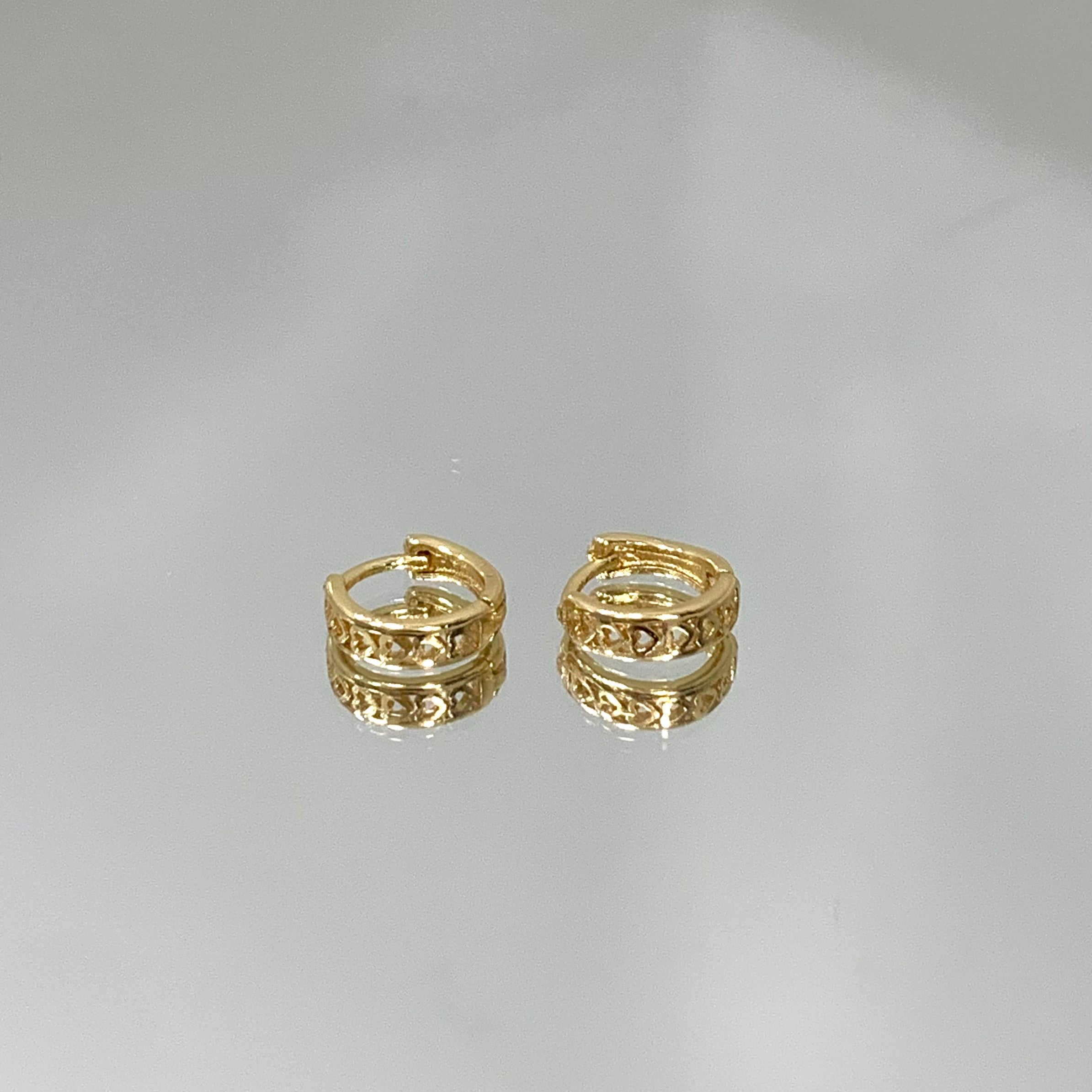 Brinco Argola corações vazados folheado a ouro 18K