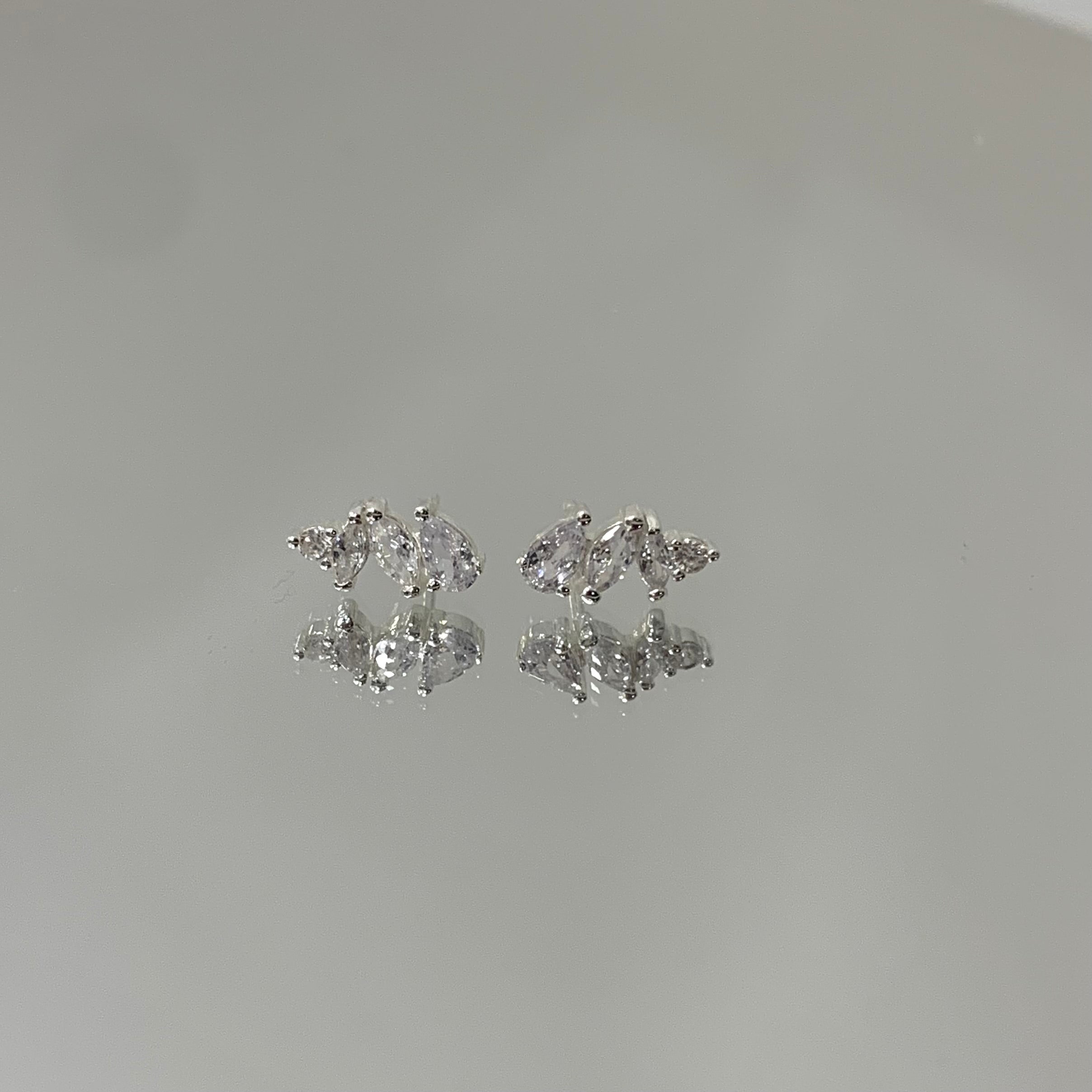 Brinco Mini Earcuff gotinhas folheado a prata