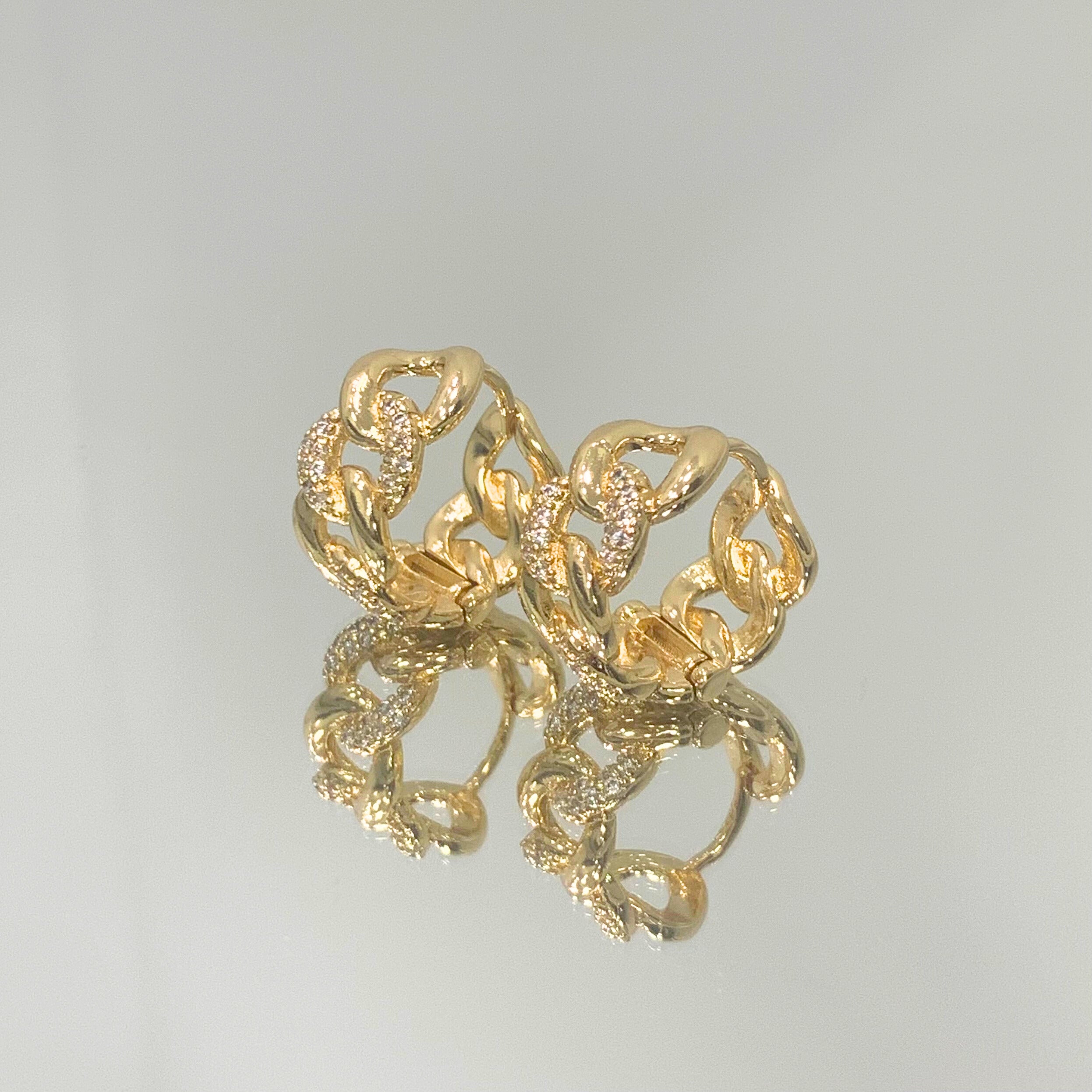 Brinco Argola Corrente Cravejada folheada a ouro 18K