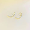 Brinco Ear Hook Frisado folheado a prata