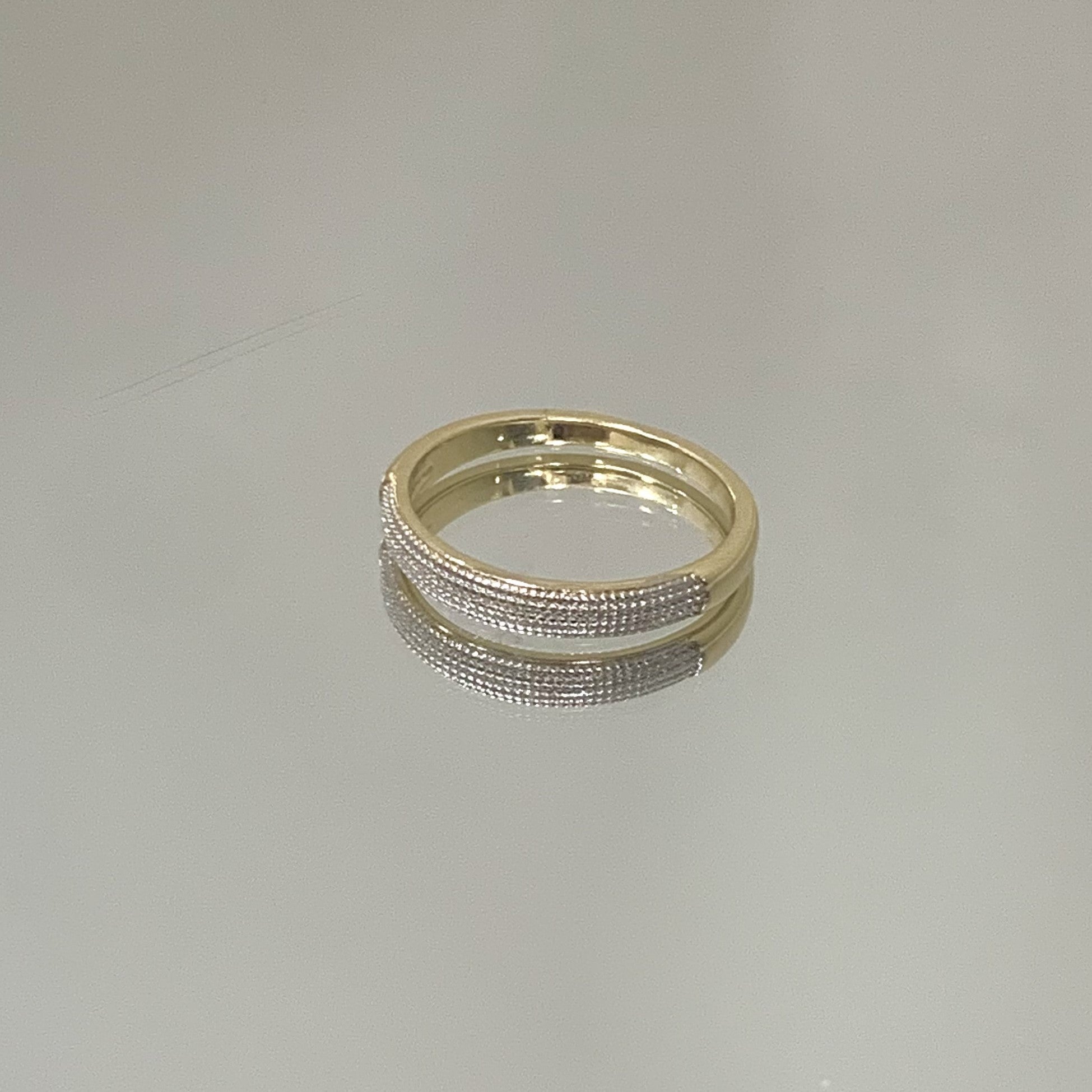 Anel Aparador com aplicação em ródio e folheado a ouro 18K