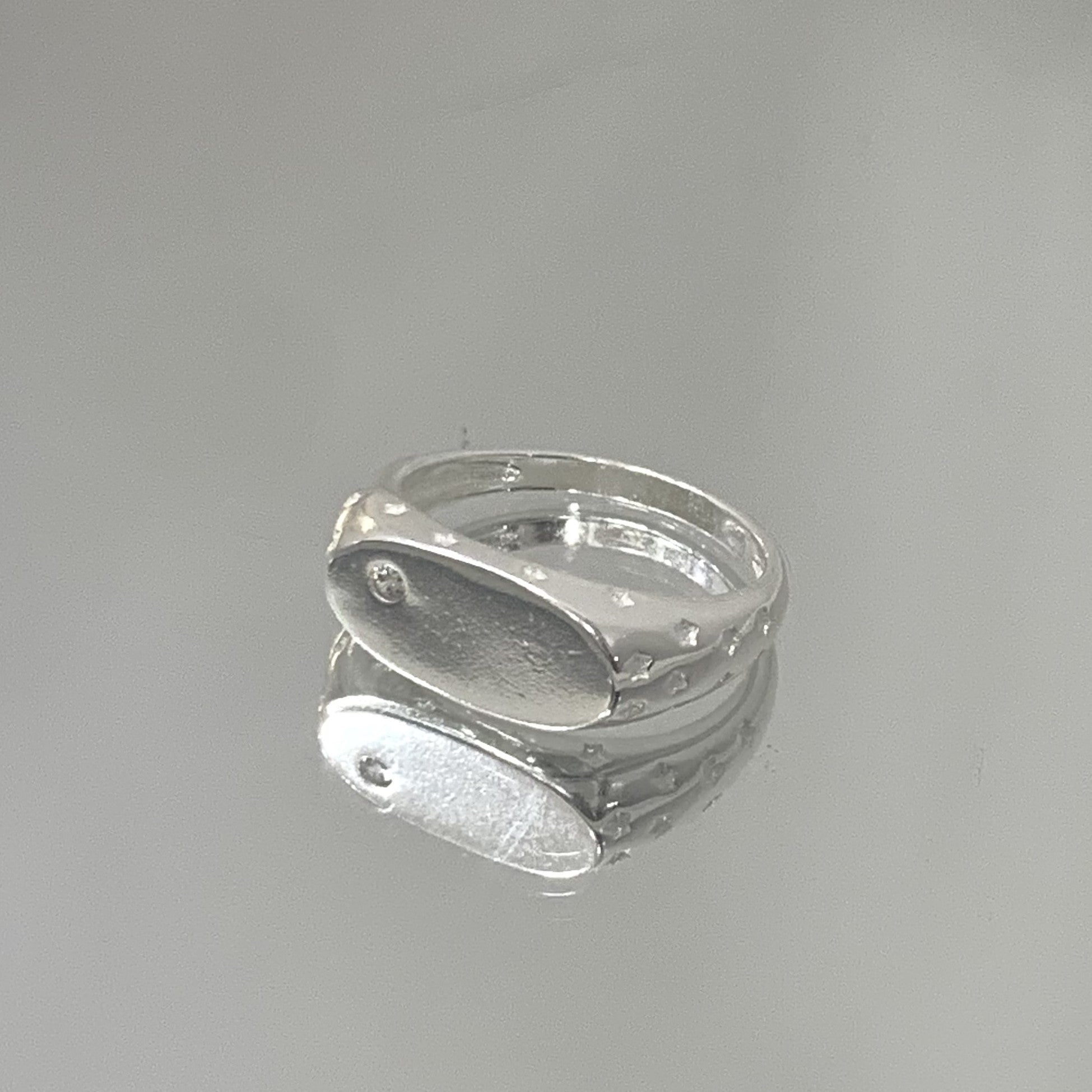 Anel Plano com zircônia lateral folheado a prata