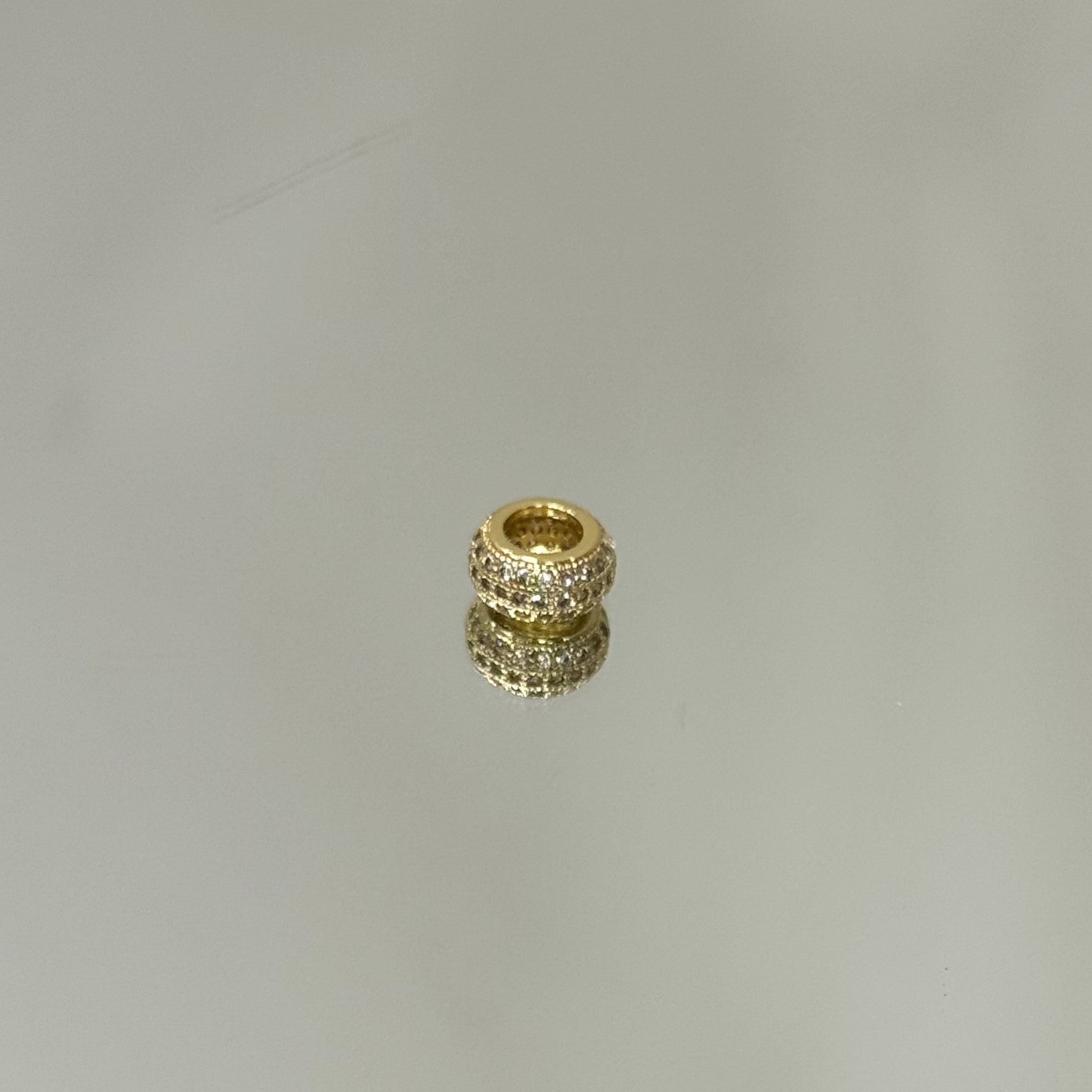 Berloque Separador cravejado 3 fileiras folheado a ouro 18K