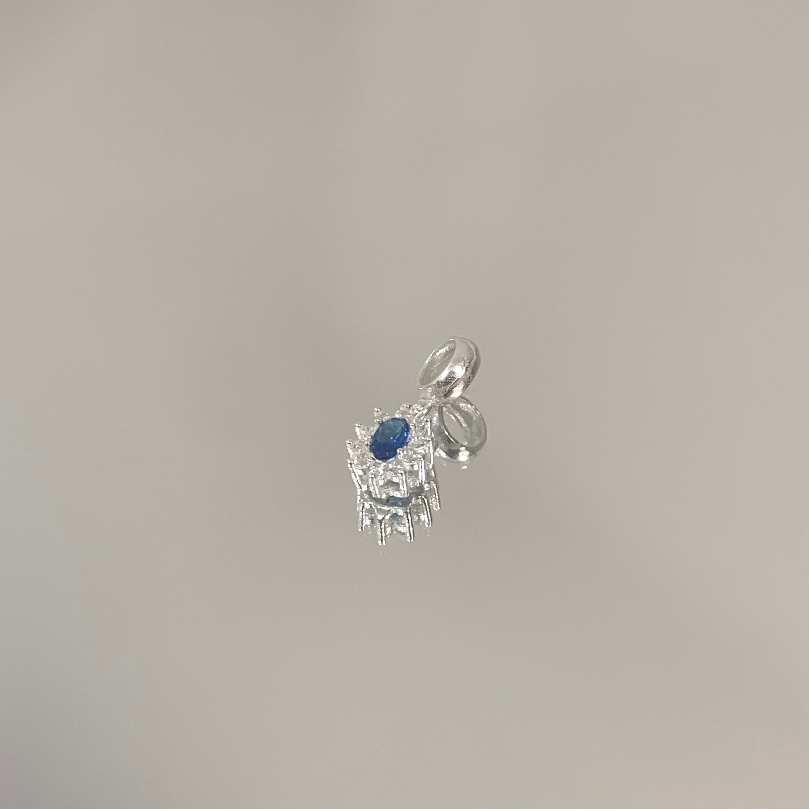 Berloque Oval Safira em prata 925