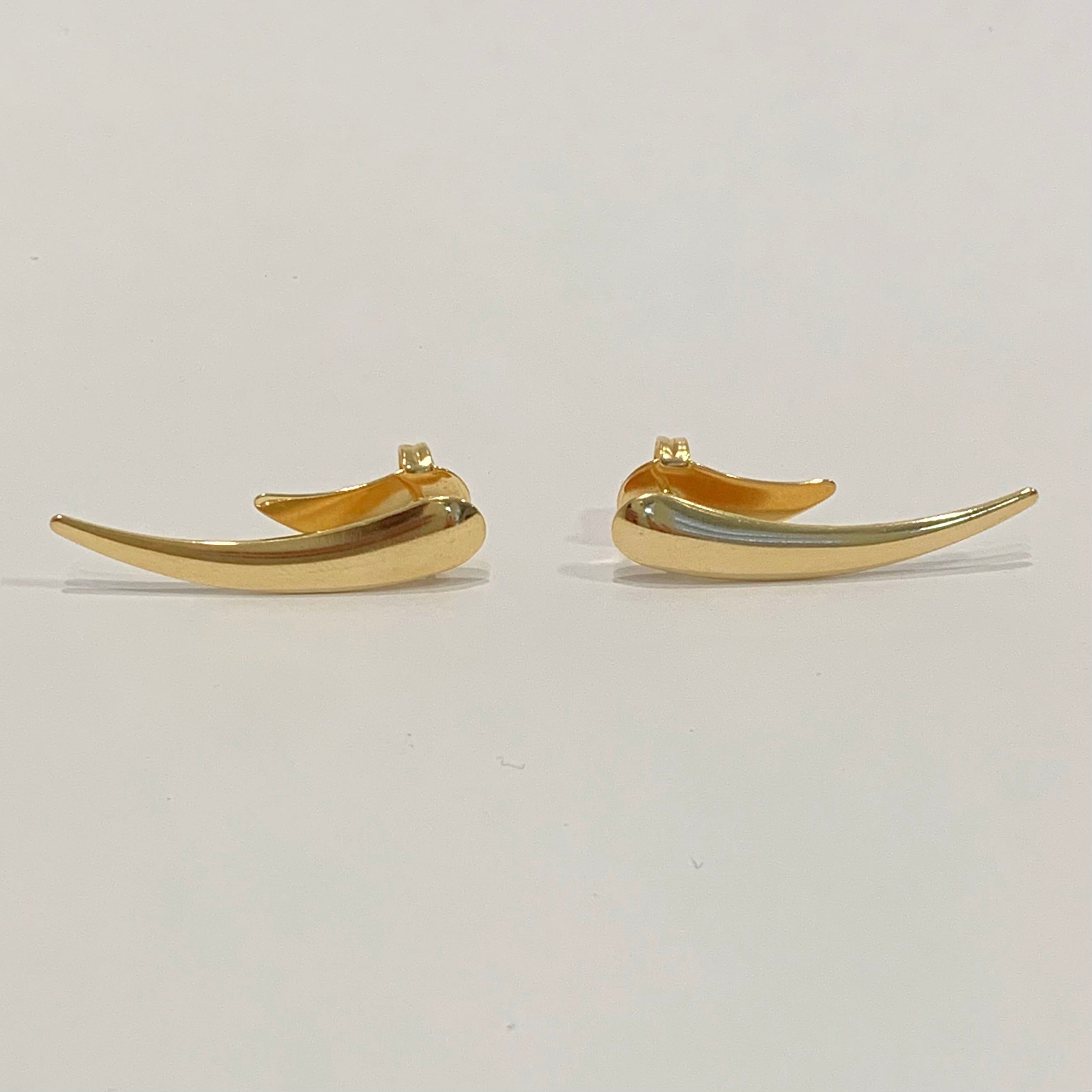 Brinco Ear Cuff Vírgula Maxi folheado a ouro 18k