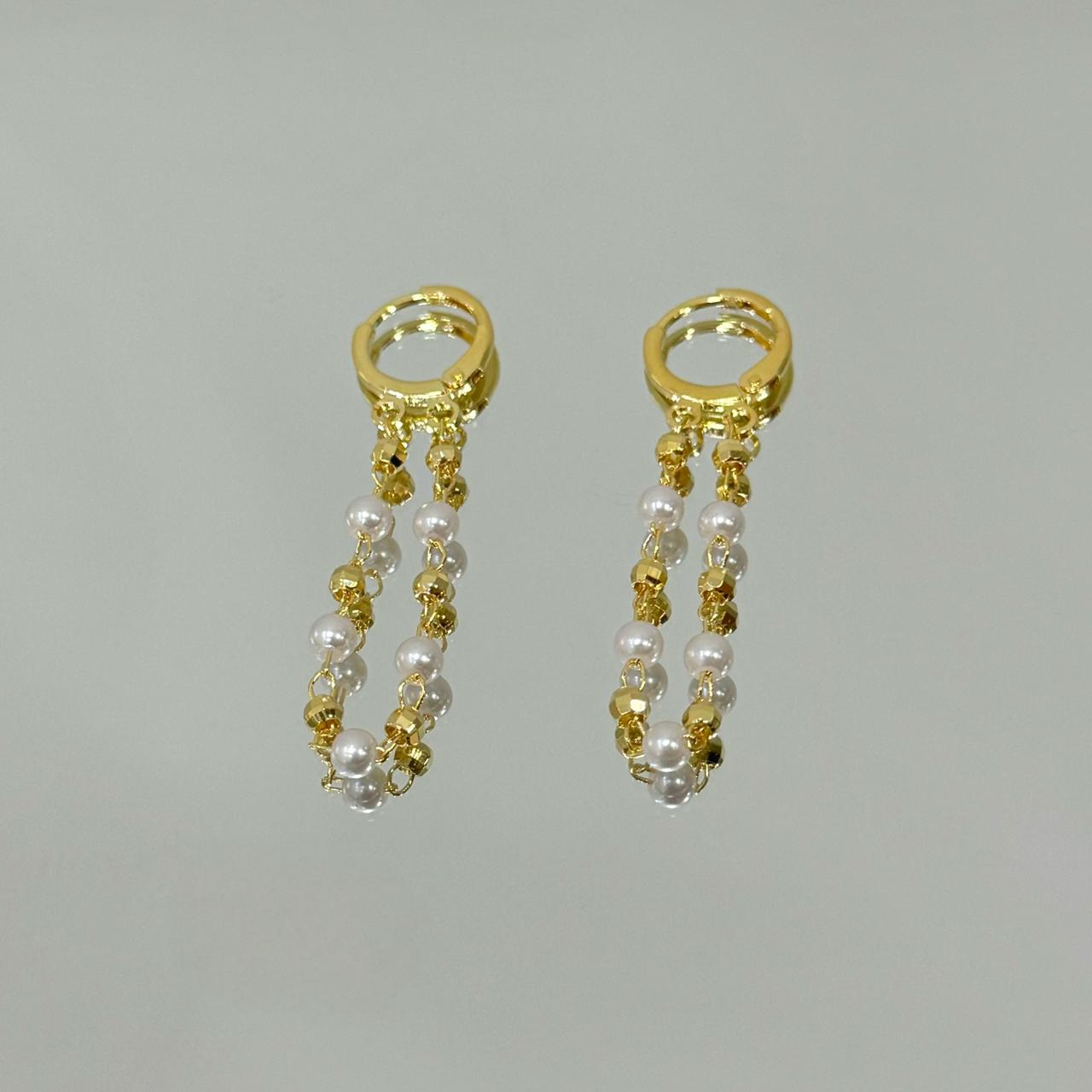 Brinco Perolinhas de argola folheado a ouro 18K