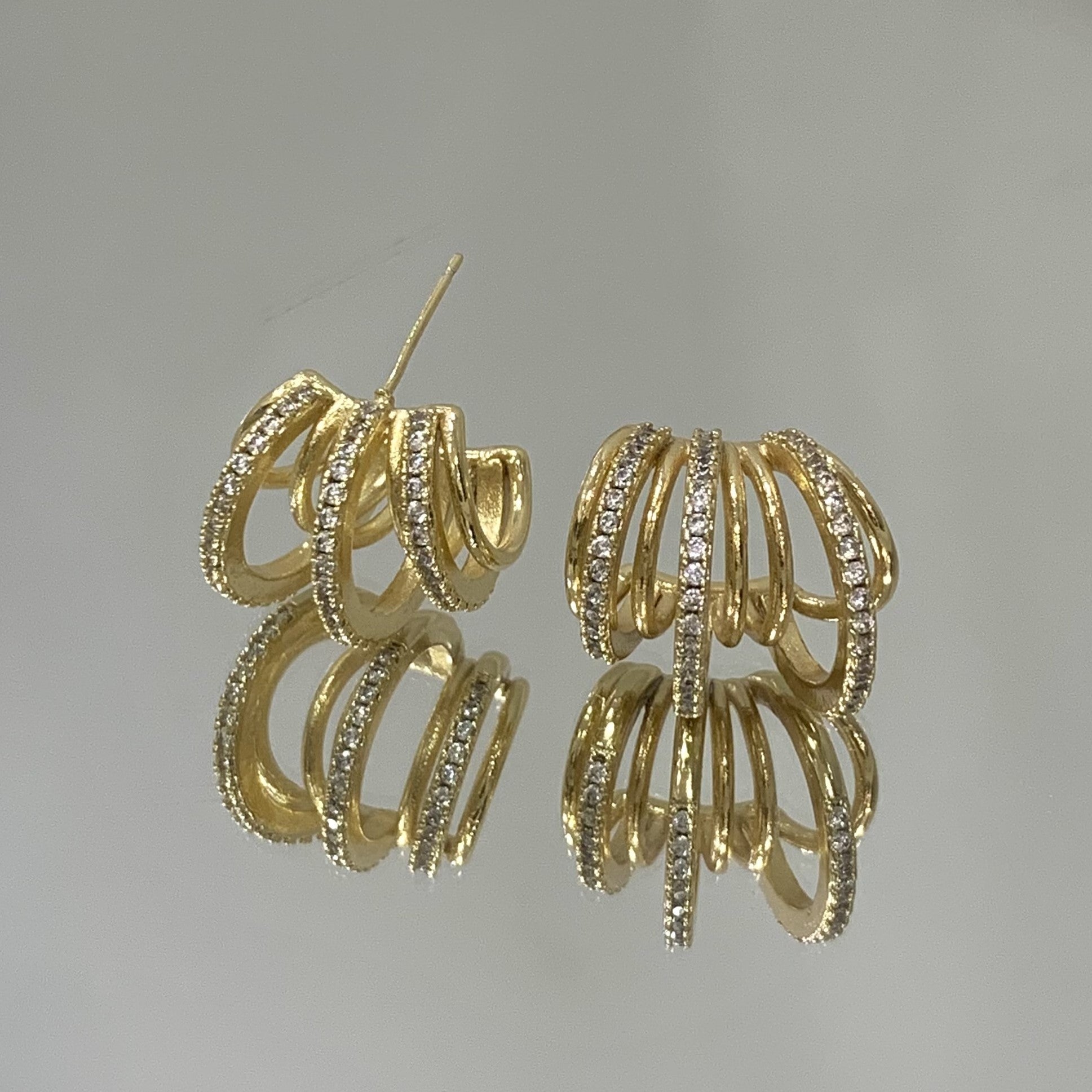 Brinco Earcuff 3 fileiras folheado a ouro 18K