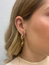 Brinco Curvado folheado a ouro 18K