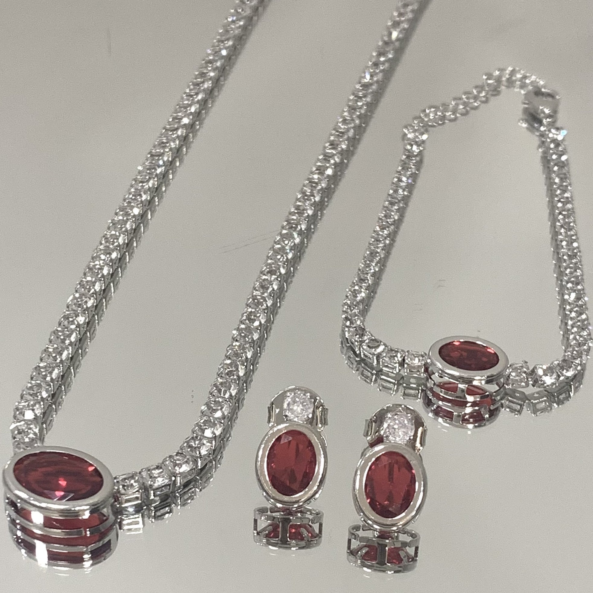 Conjunto Riviera Pedra oval Vermelho Rubi folheado a ródio
