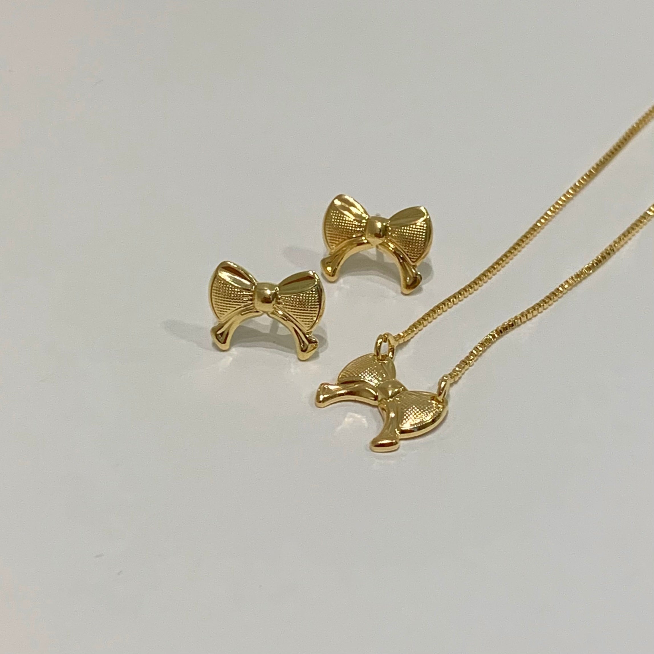 Conjunto Lacinho infantil folheado a ouro 18K