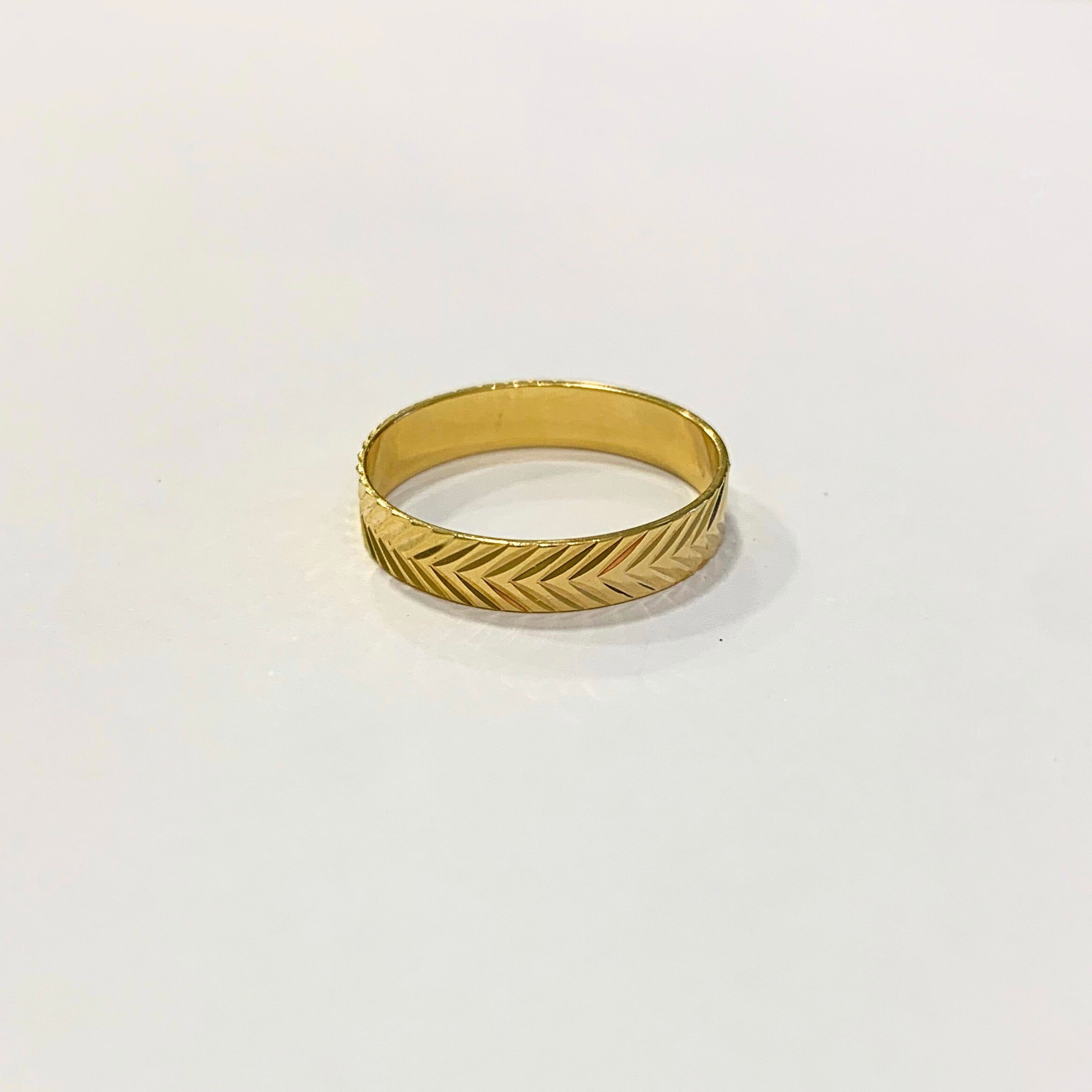 Anel aliança frisada folheado a ouro 18k