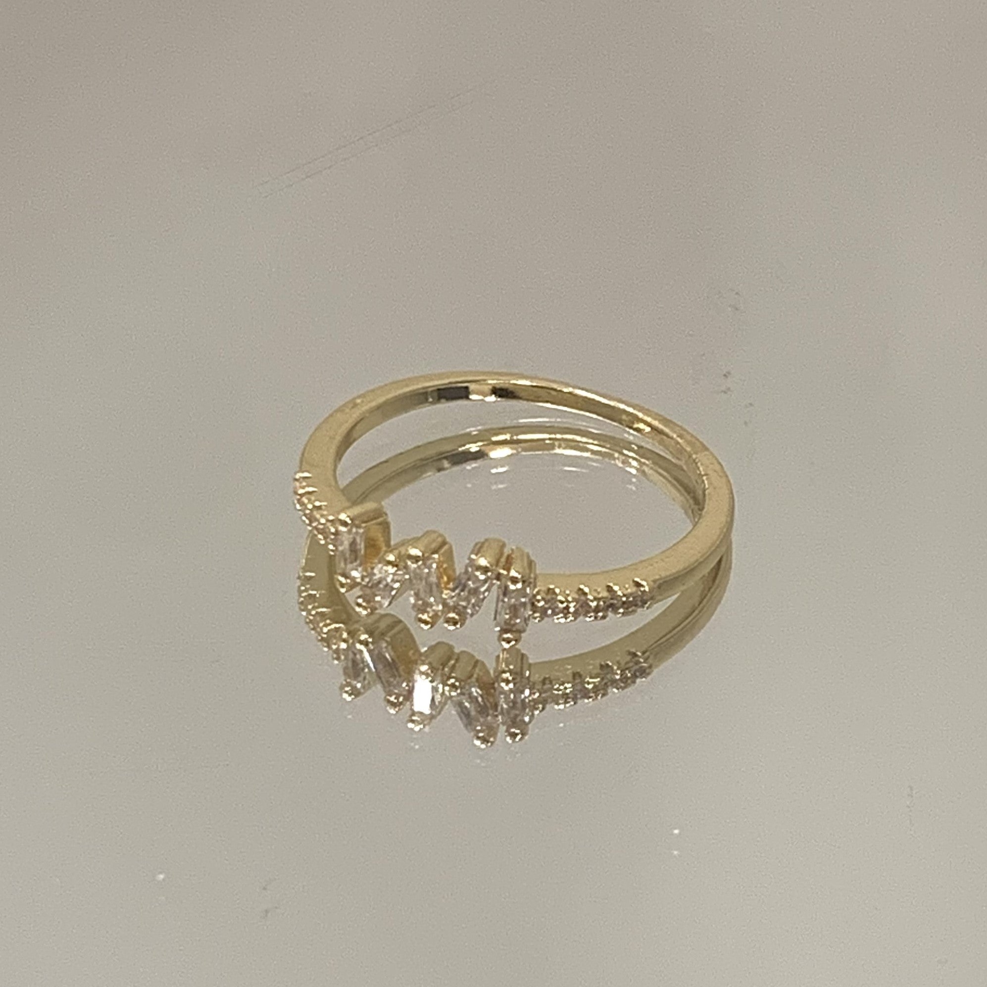 Anel Irregular cravejado folheado a ouro 18K