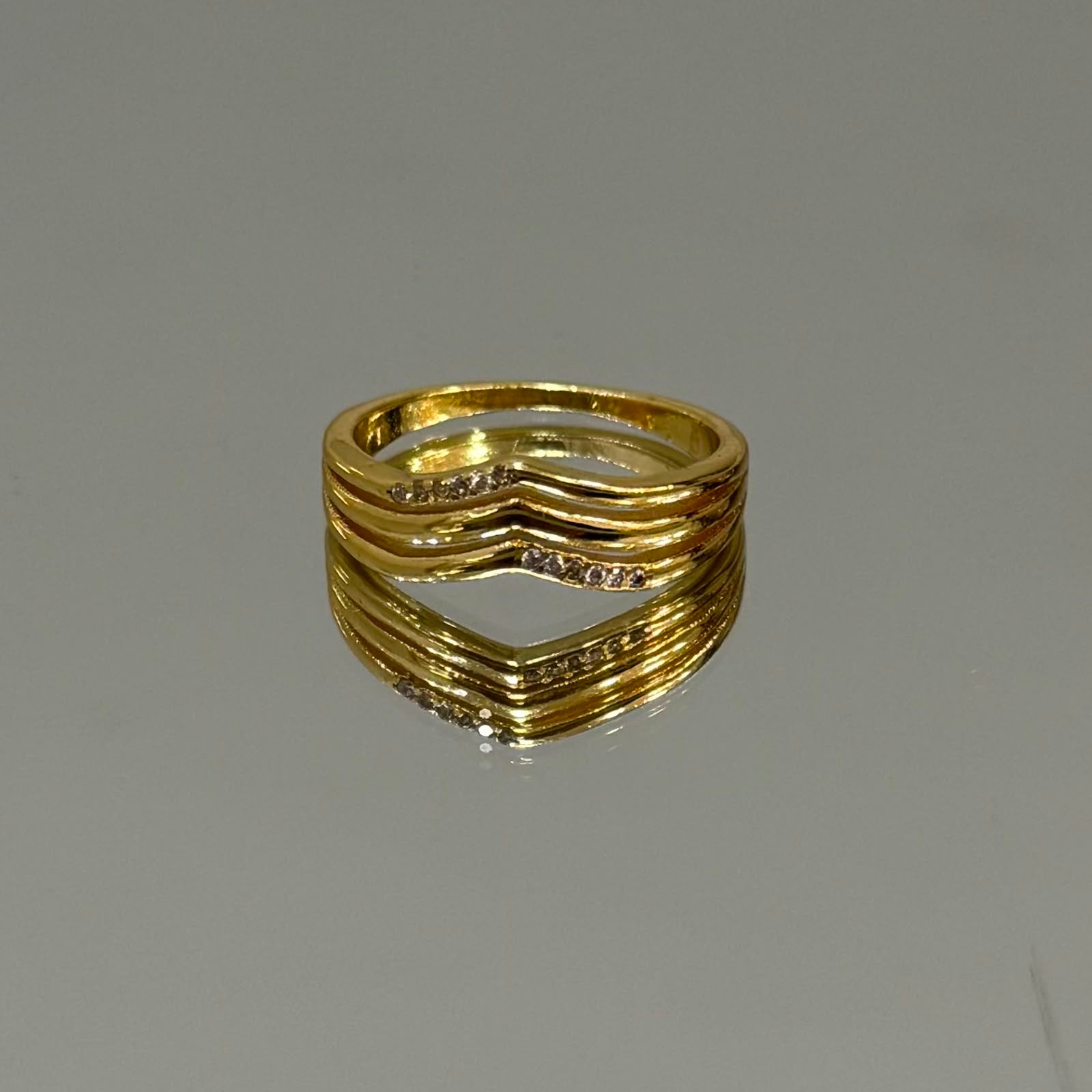 Anel em V 3 fileiras folheado a ouro 18K
