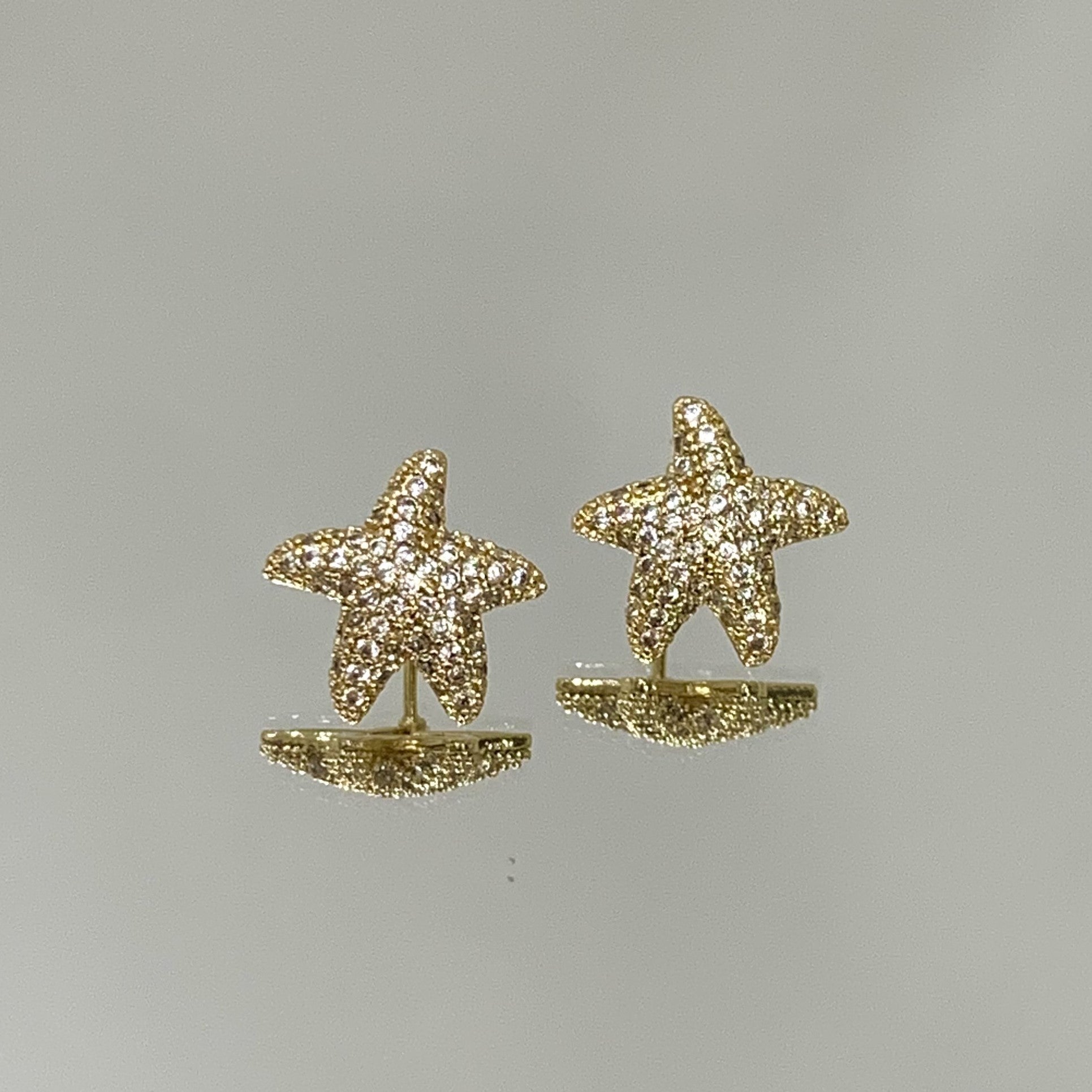 Brinco Estrela do Mar cravejada folheado a ouro 18k