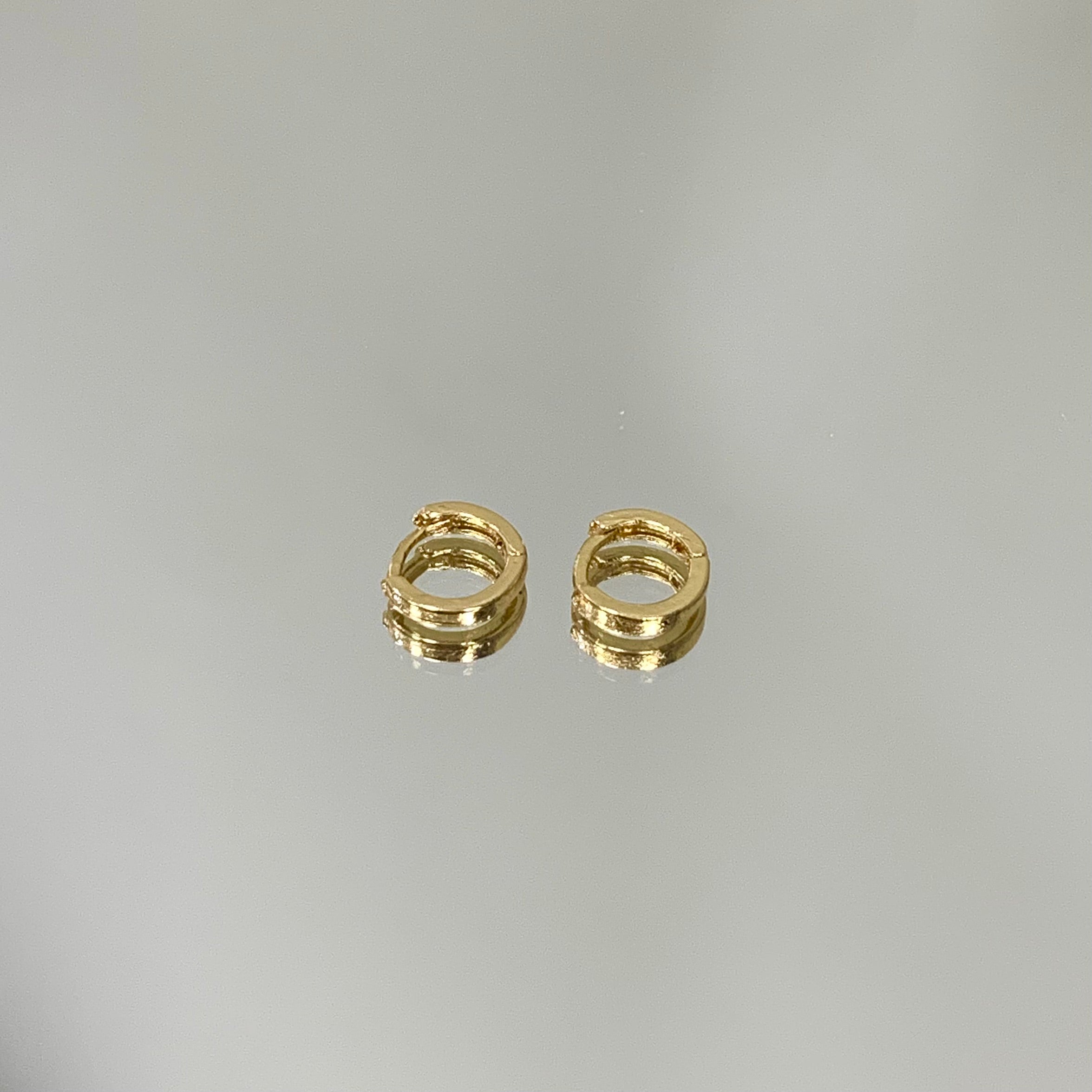 Brinco Argola Mini lisa folheado a ouro 18K